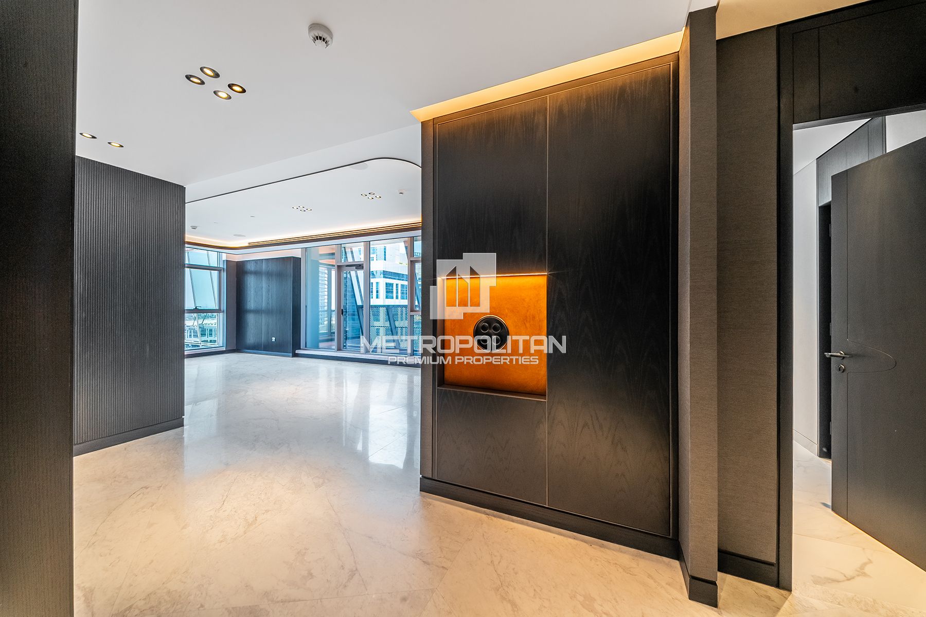 Corner Residence | Canal View | Premium Finishes