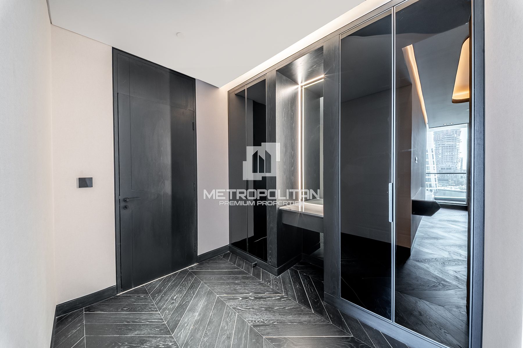 Corner Residence | Canal View | Premium Finishes
