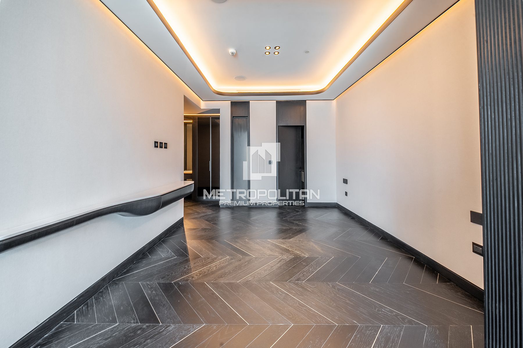 Corner Residence | Canal View | Premium Finishes