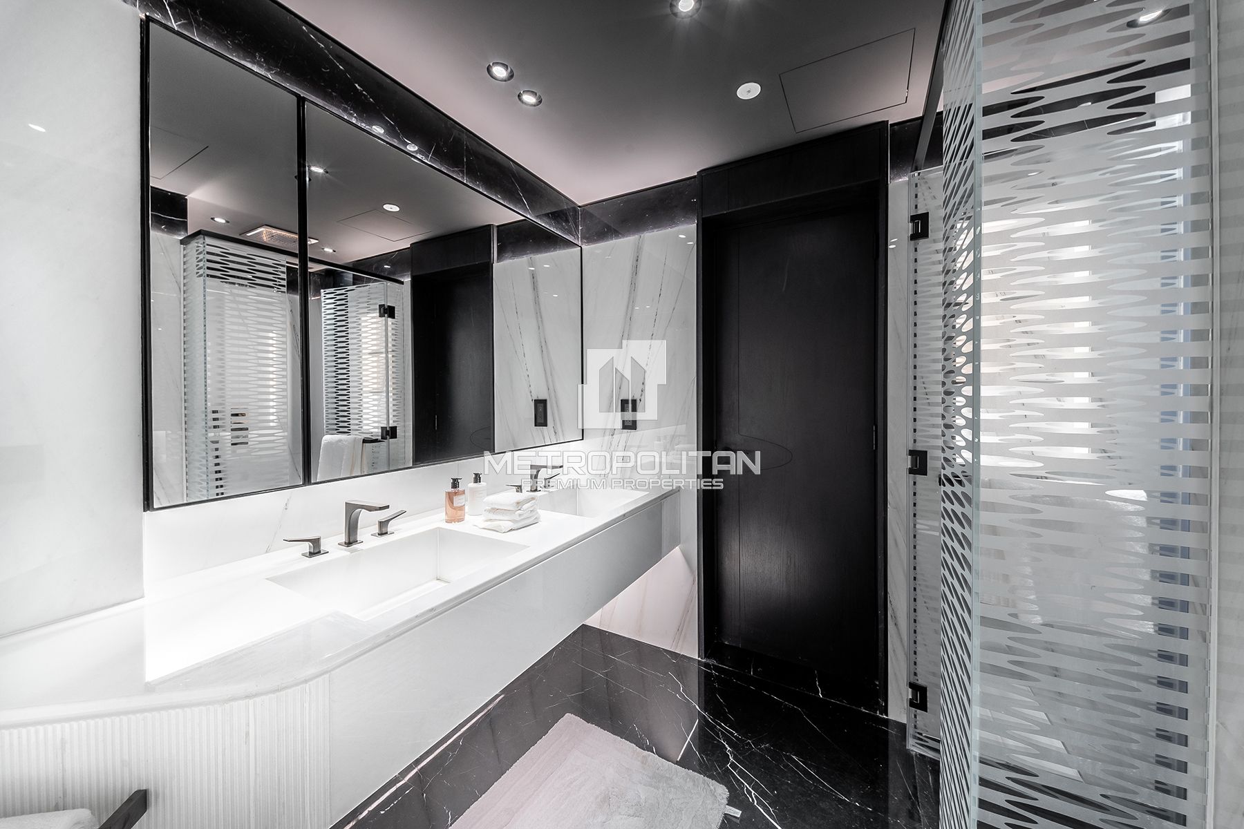 Corner Residence | Canal View | Premium Finishes
