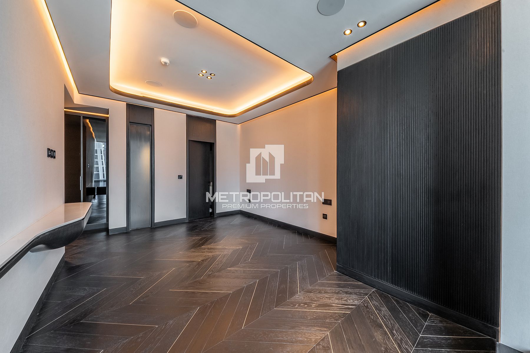 Corner Residence | Canal View | Premium Finishes