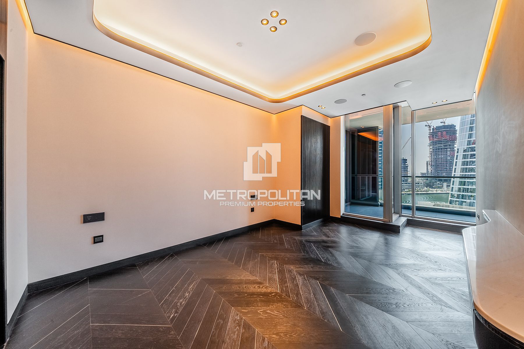 Corner Residence | Canal View | Premium Finishes