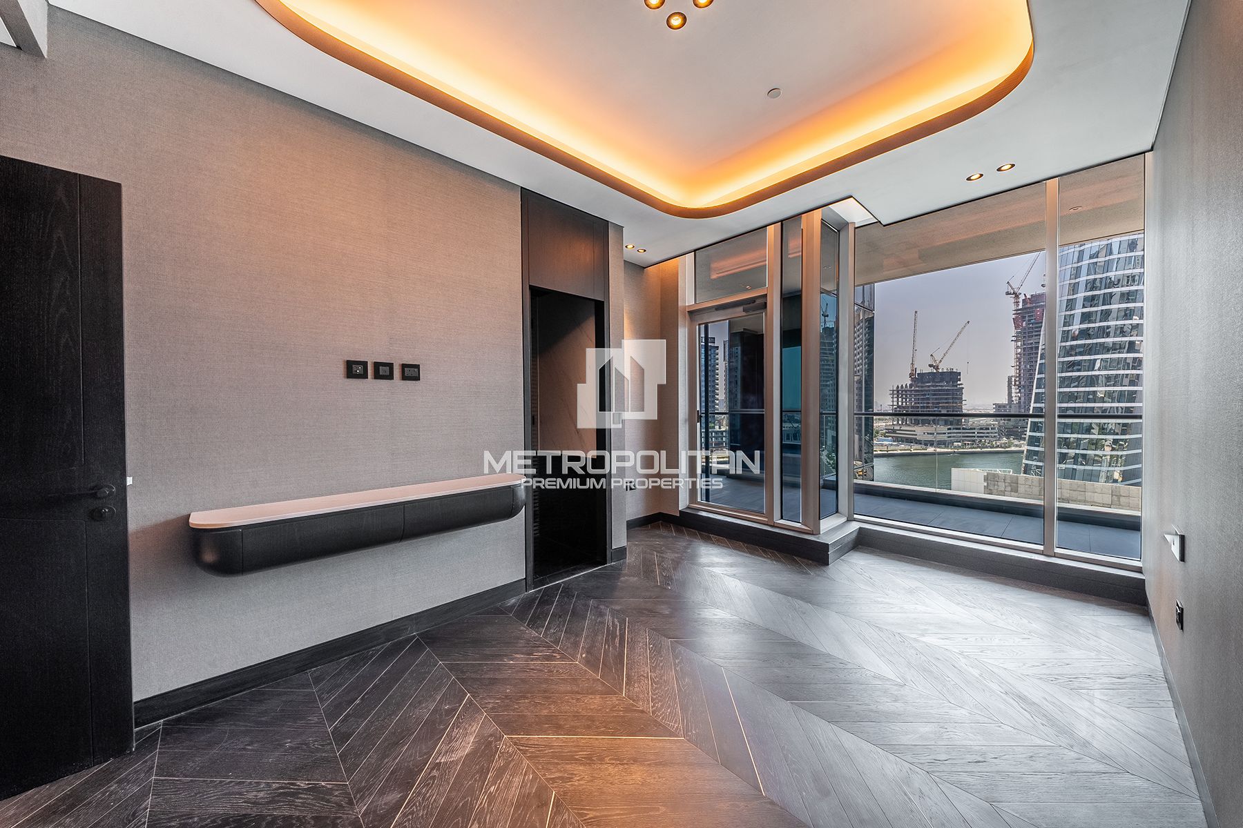 Corner Residence | Canal View | Premium Finishes