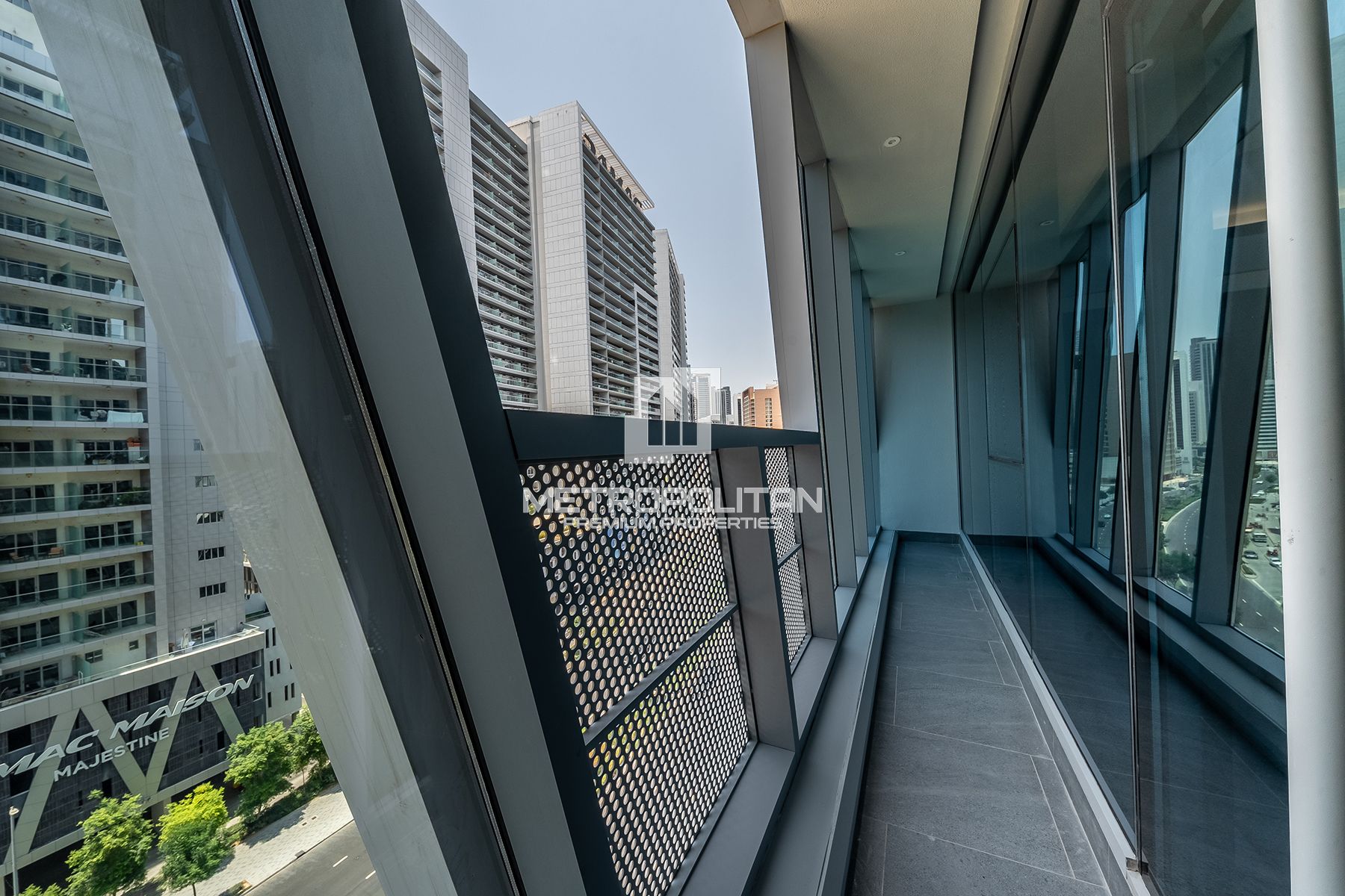 Corner Residence | Canal View | Premium Finishes