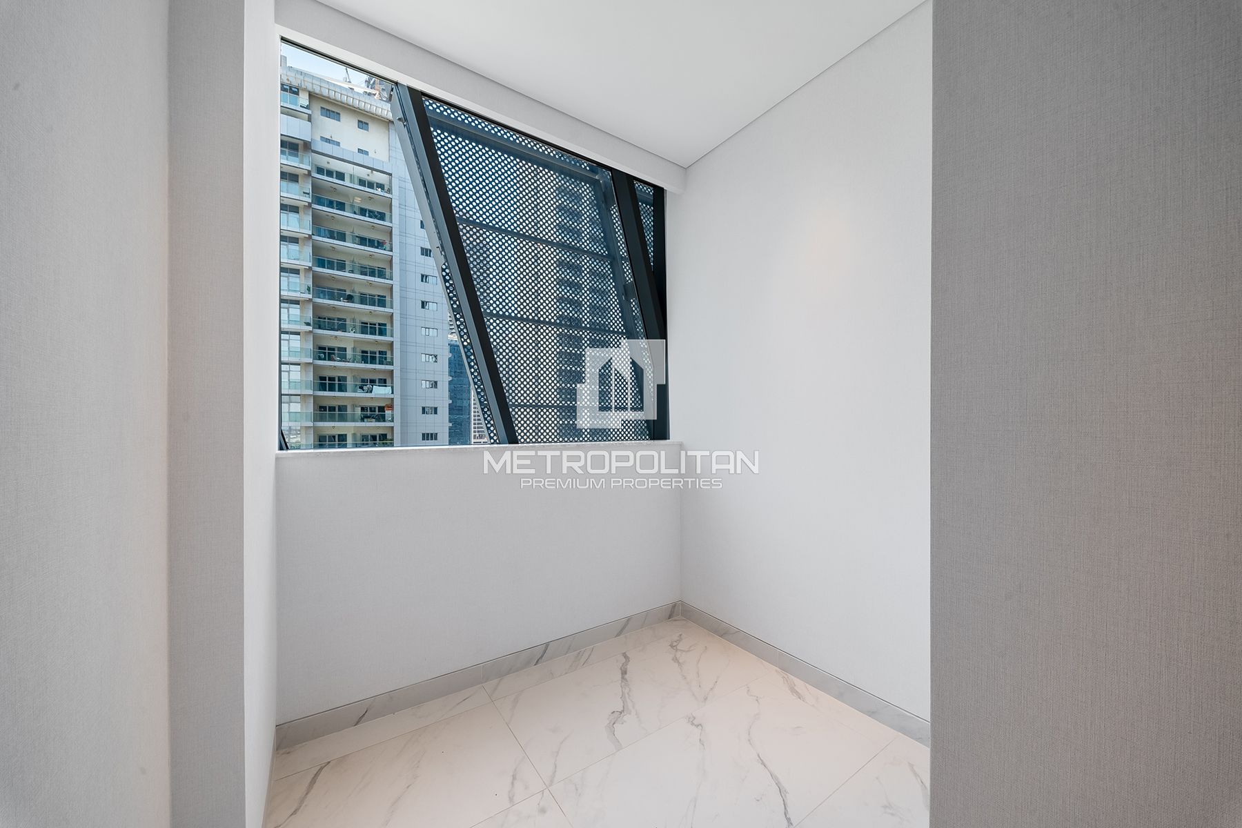 Corner Residence | Canal View | Premium Finishes