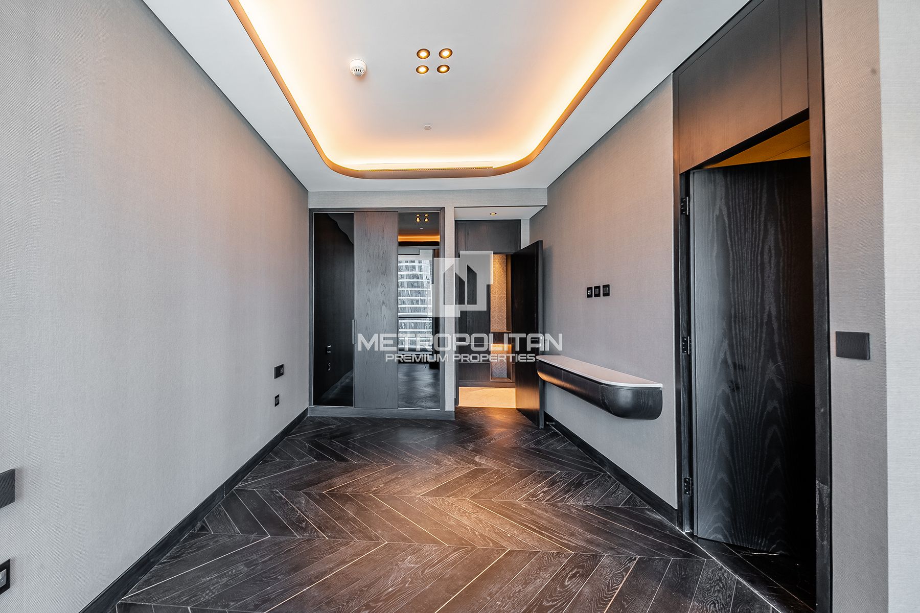 Corner Residence | Canal View | Premium Finishes