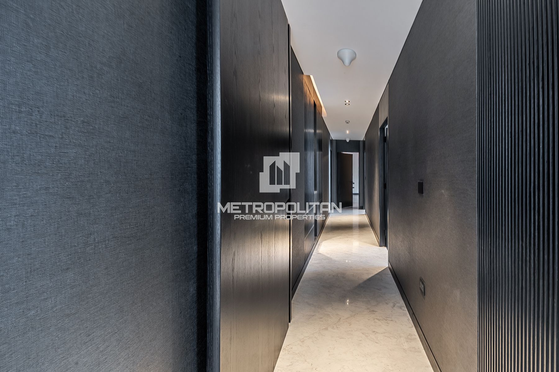 Corner Residence | Canal View | Premium Finishes