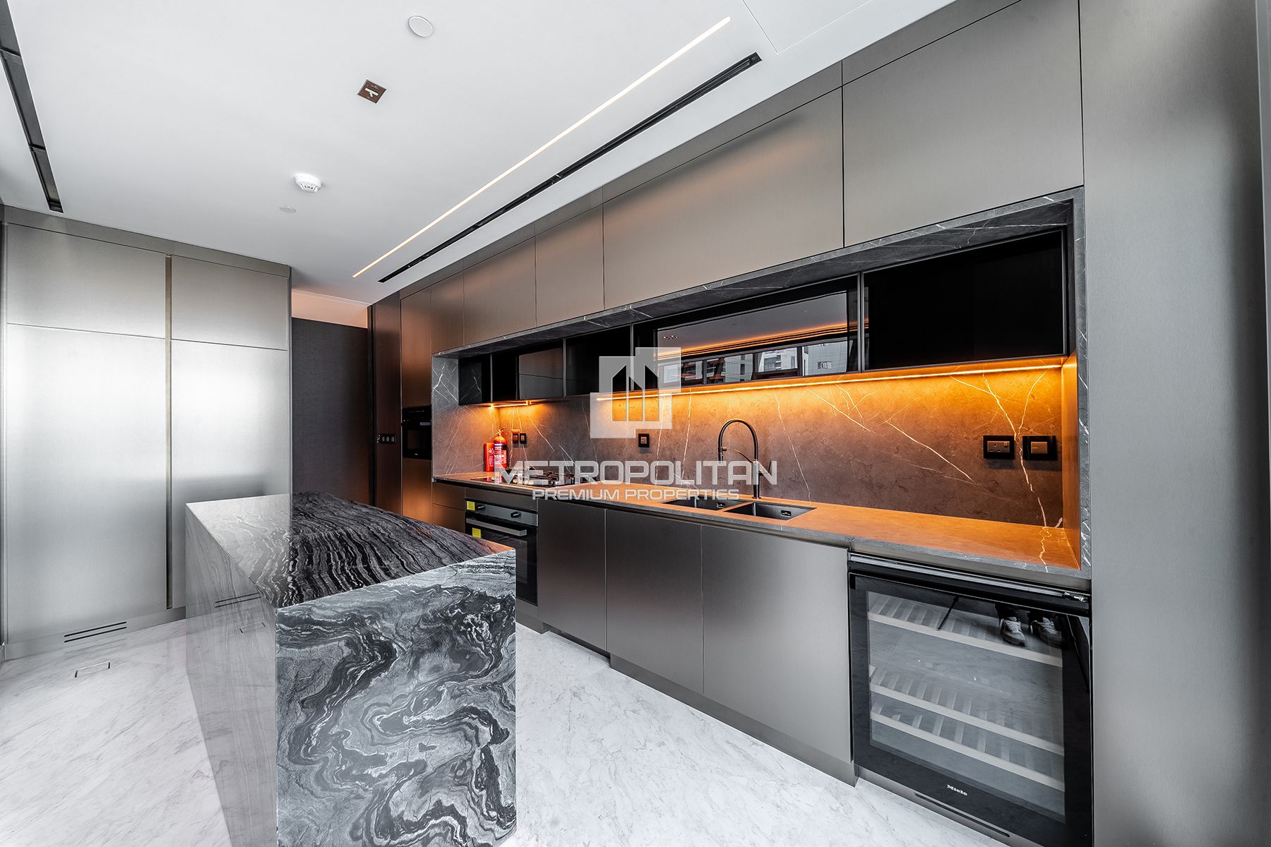 Corner Residence | Canal View | Premium Finishes
