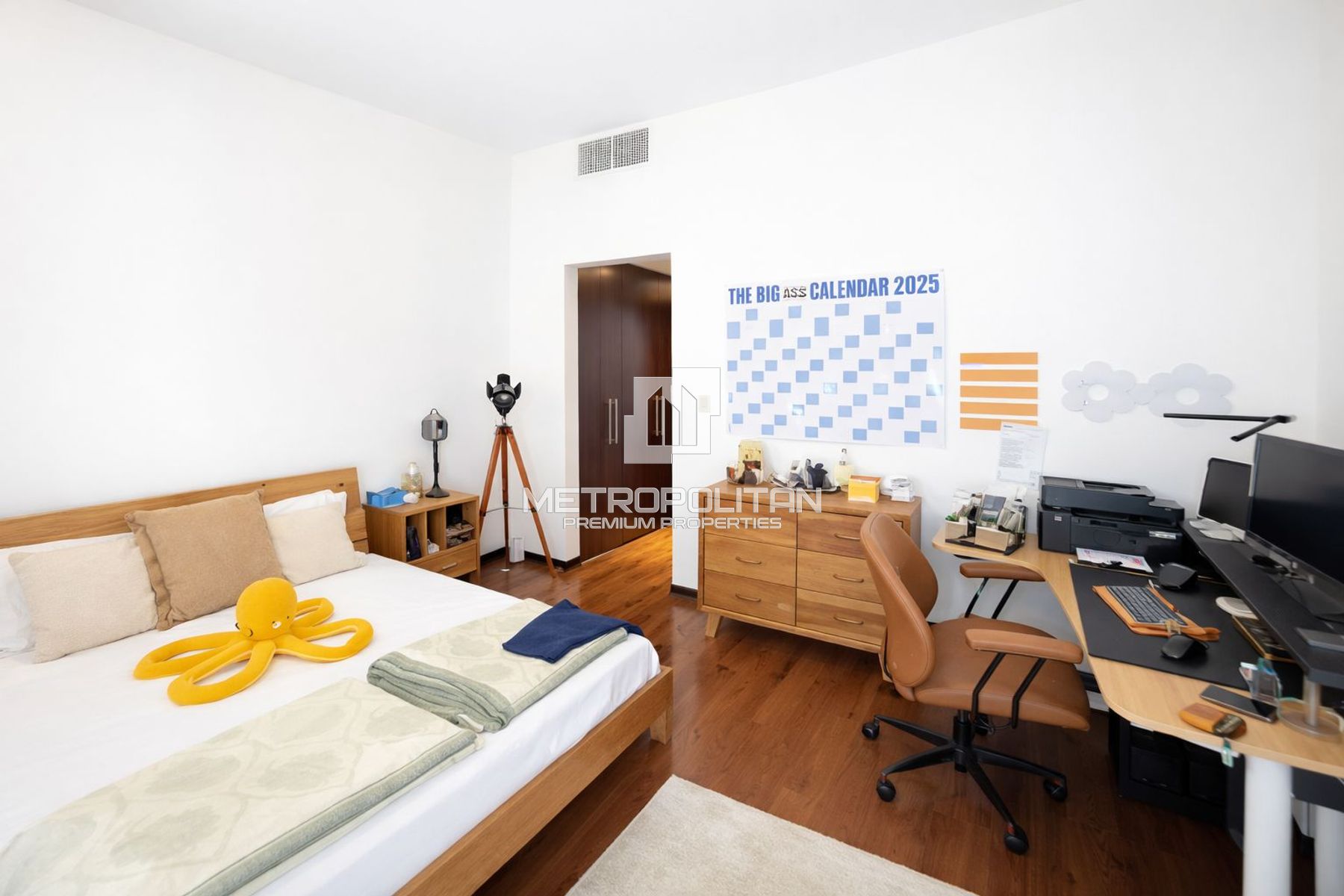 Spacious 1-Bed I Semi Furnished I Marina Views
