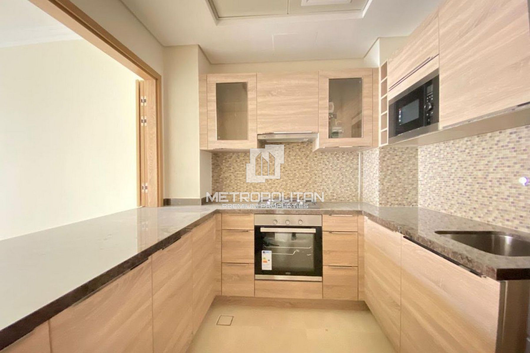 Spacious 1BR + Study |Unfurnished| Up to 4 Cheques
