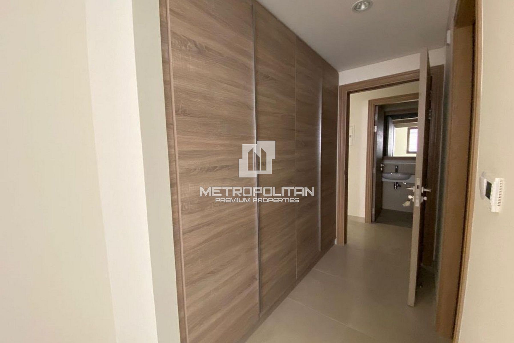 Spacious 1BR + Study |Unfurnished| Up to 4 Cheques