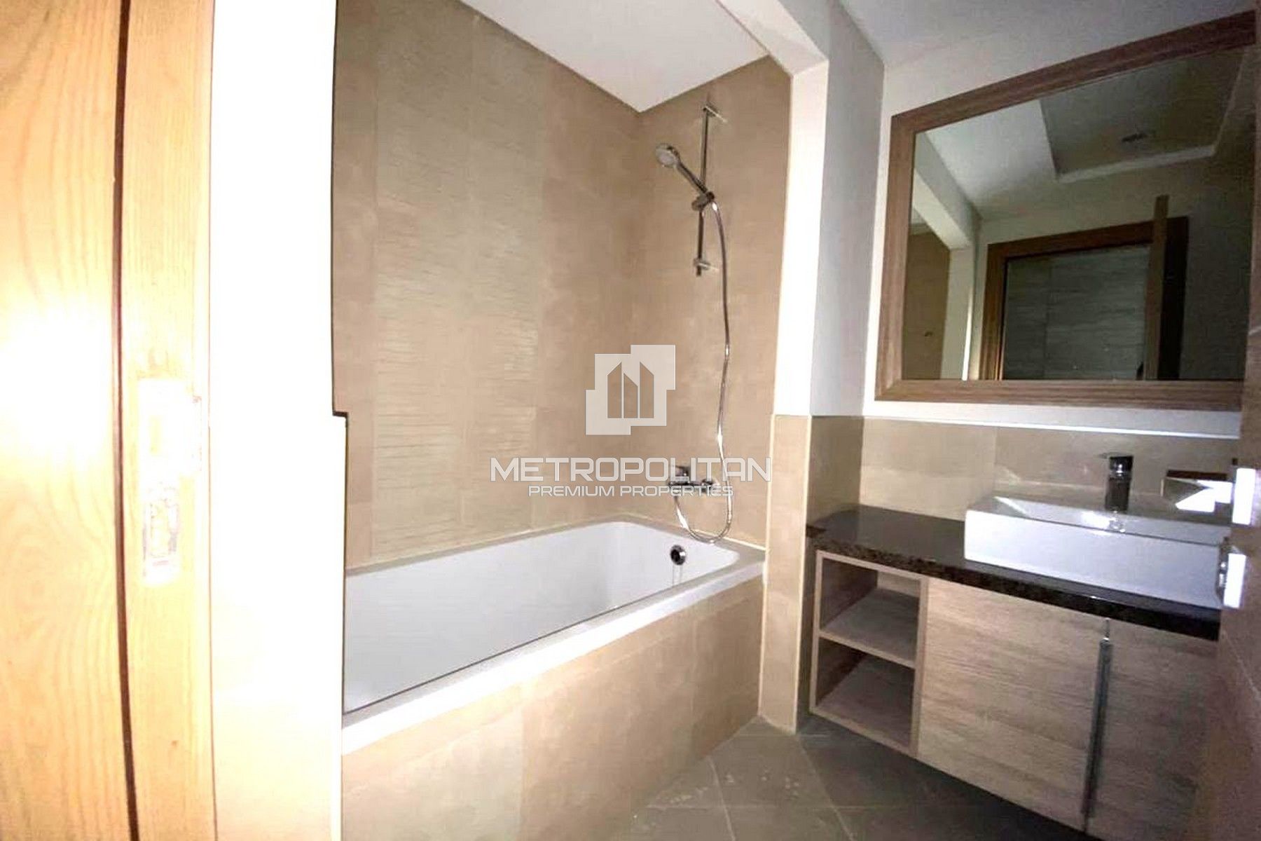 Spacious 1BR + Study |Unfurnished| Up to 4 Cheques