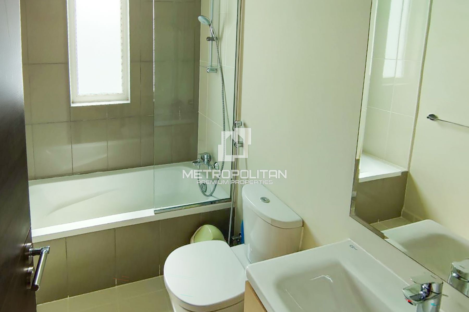 Spacious Layout | Single Row | Private Garden