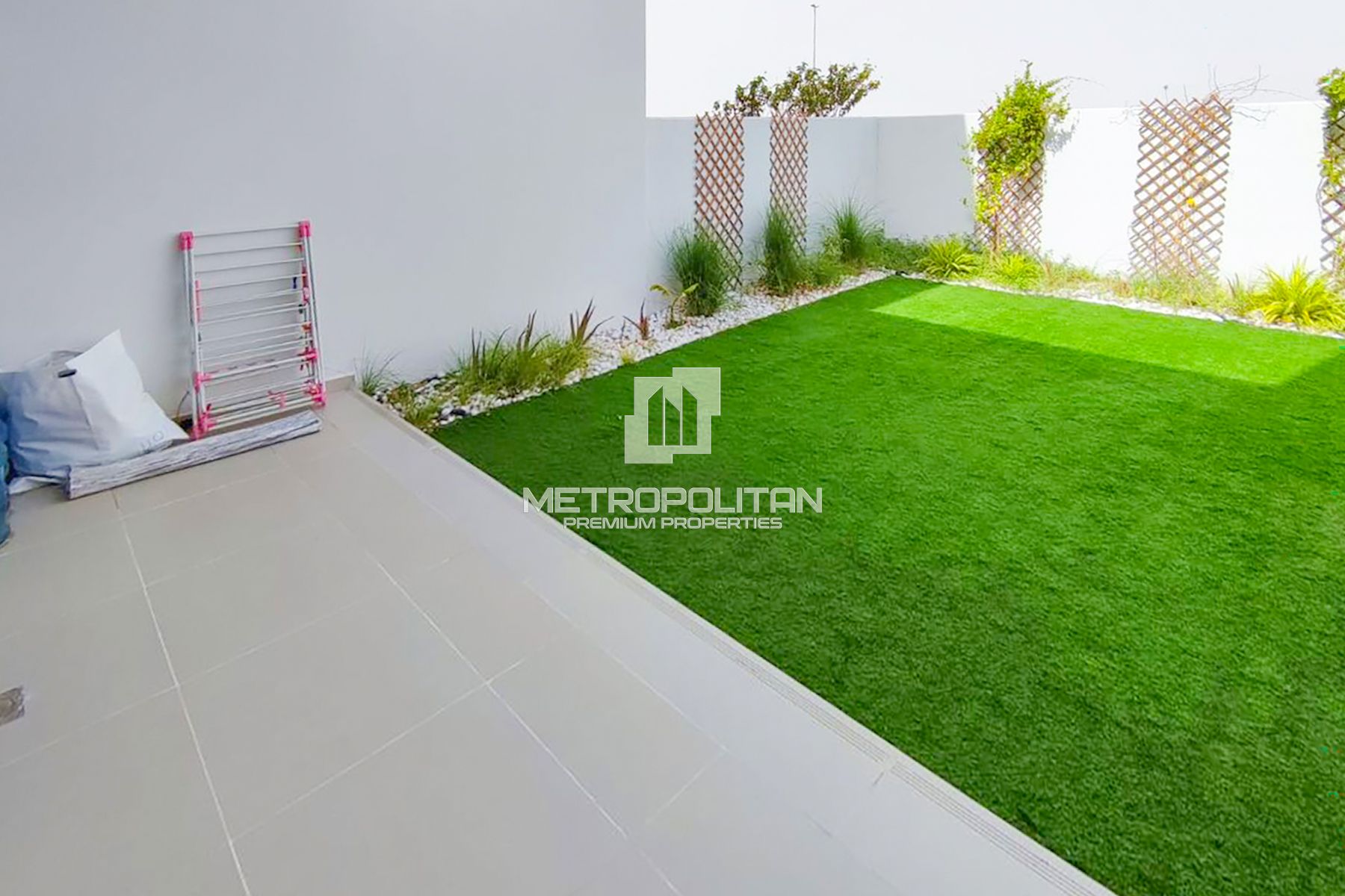 Spacious Layout | Single Row | Private Garden