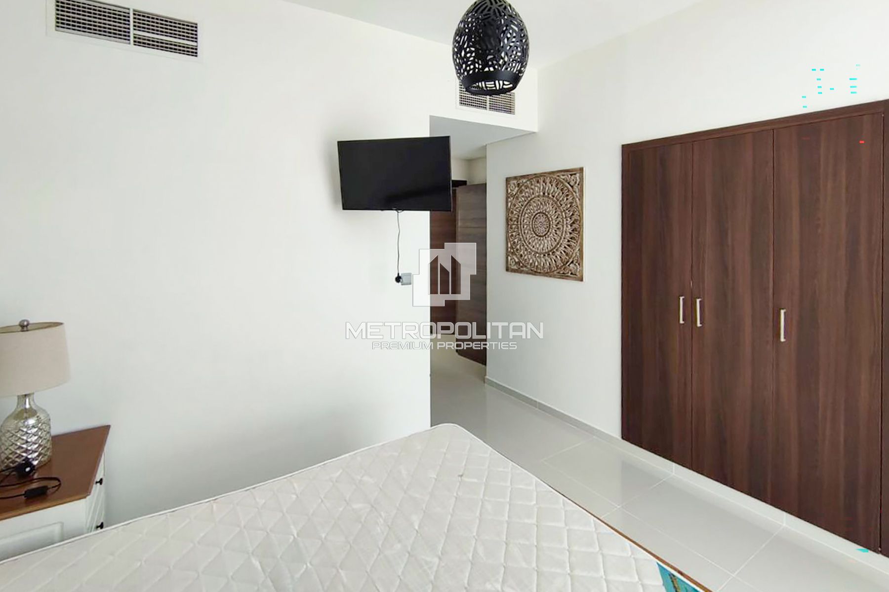 Spacious Layout | Single Row | Private Garden