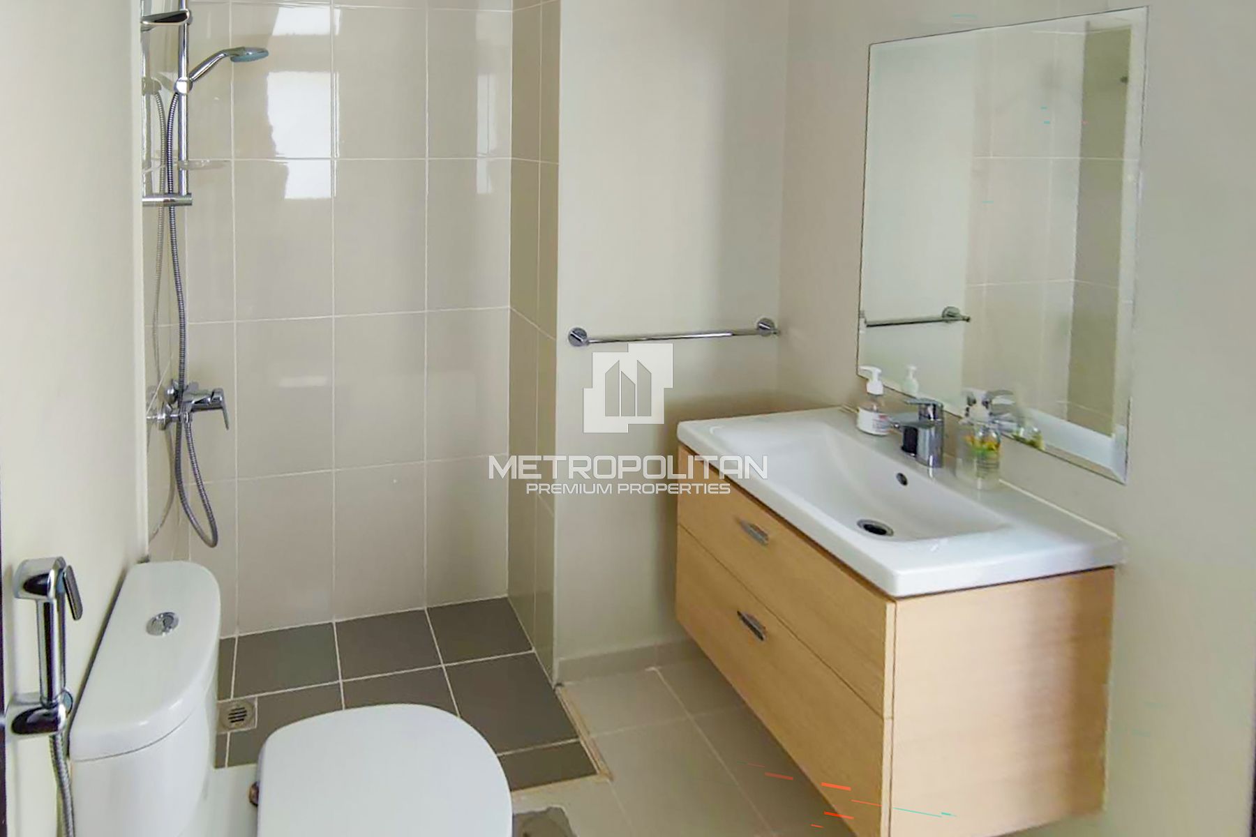 Spacious Layout | Single Row | Private Garden