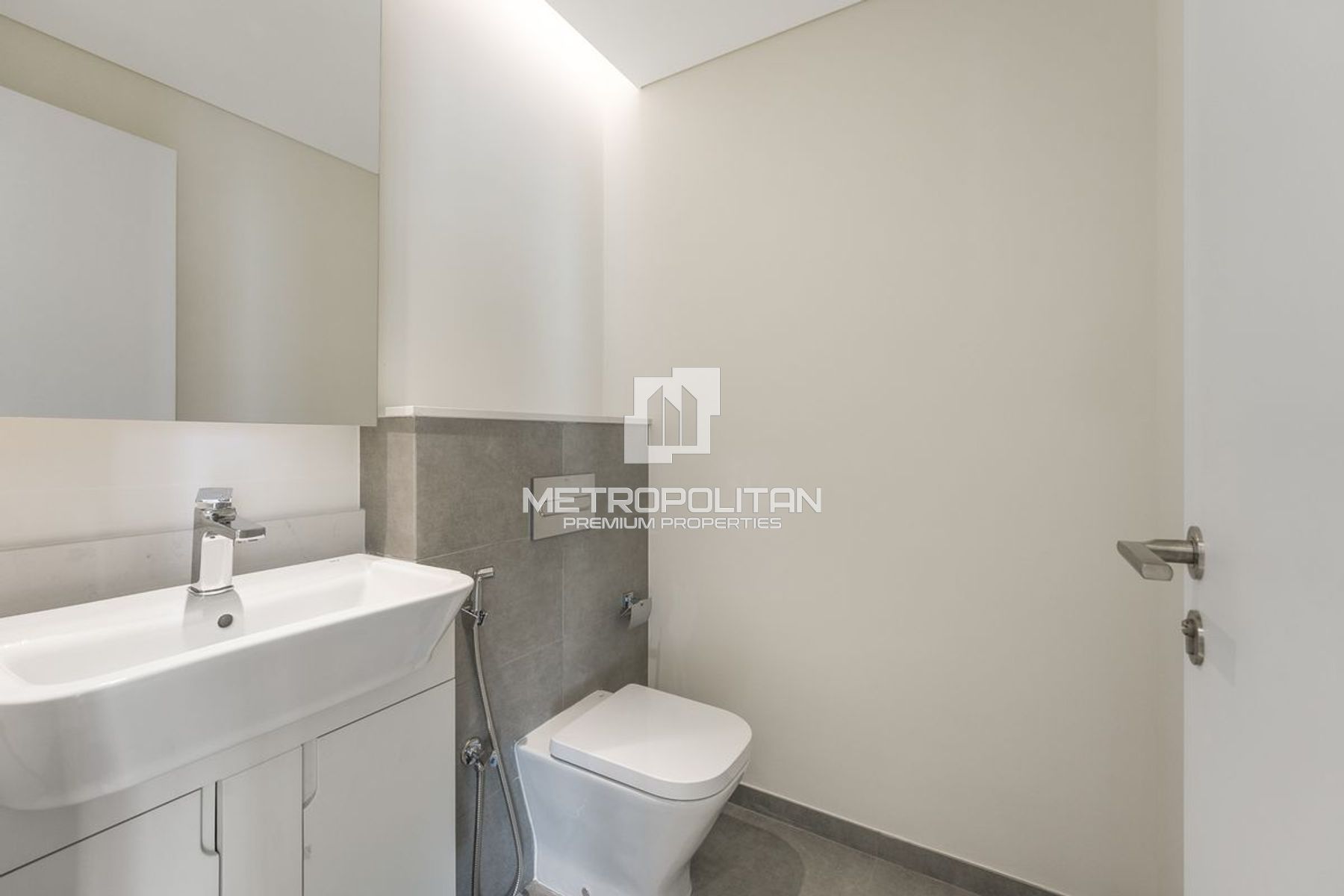 High Floor | Unfurnished | Vacant end of September