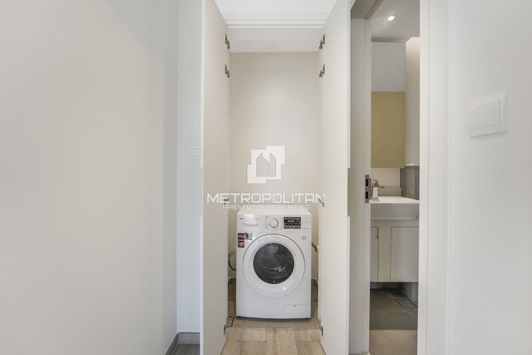 High Floor | Unfurnished | Vacant end of September