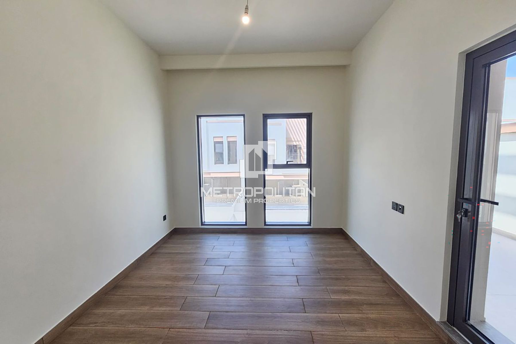 Brand New | Multiple Cheques | Private Garden