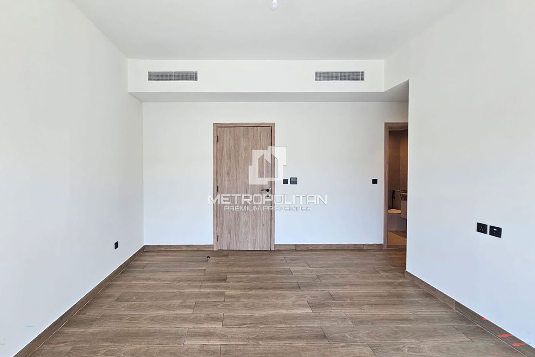 Brand New | Multiple Cheques | Private Garden
