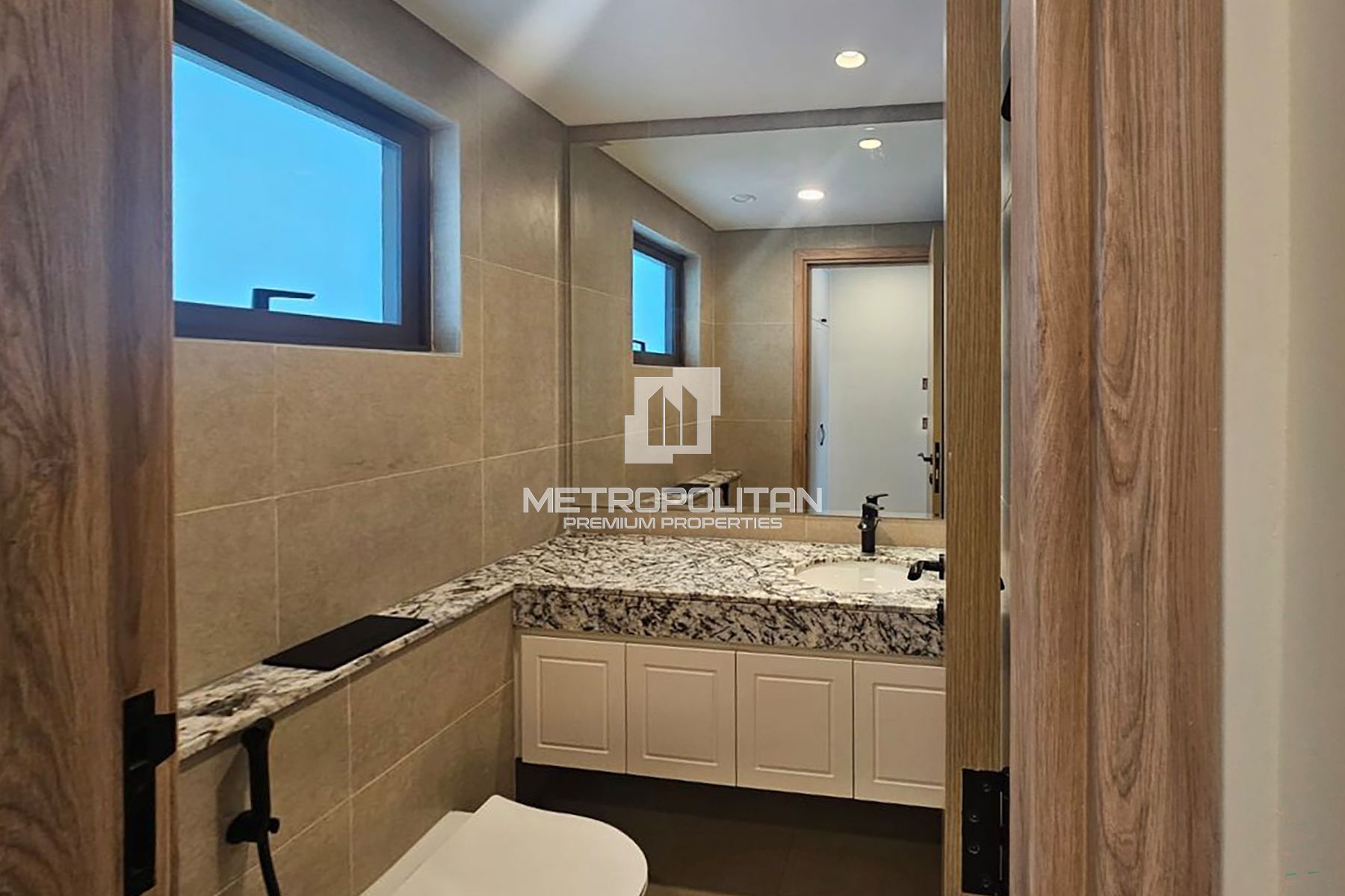 Brand New | Multiple Cheques | Private Garden