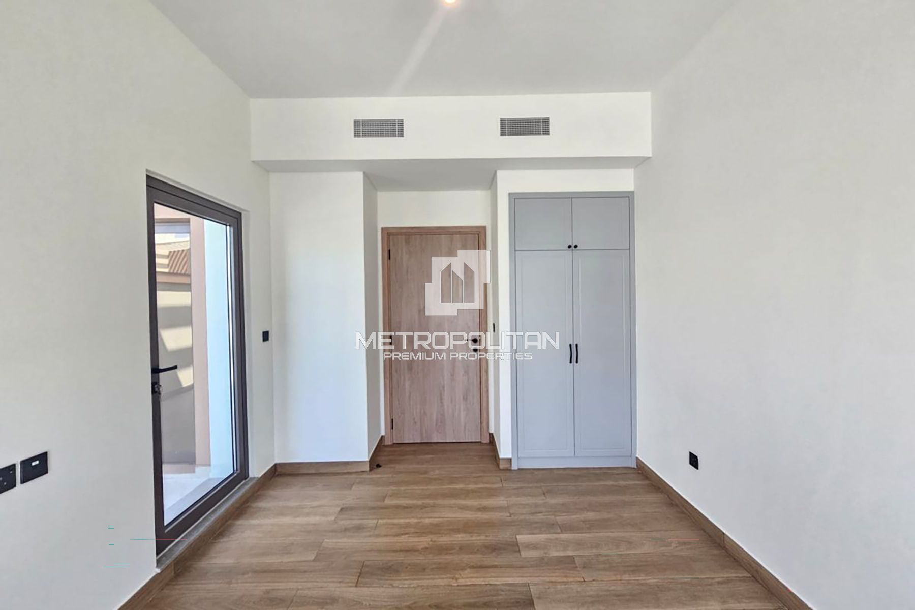 Brand New | Multiple Cheques | Private Garden