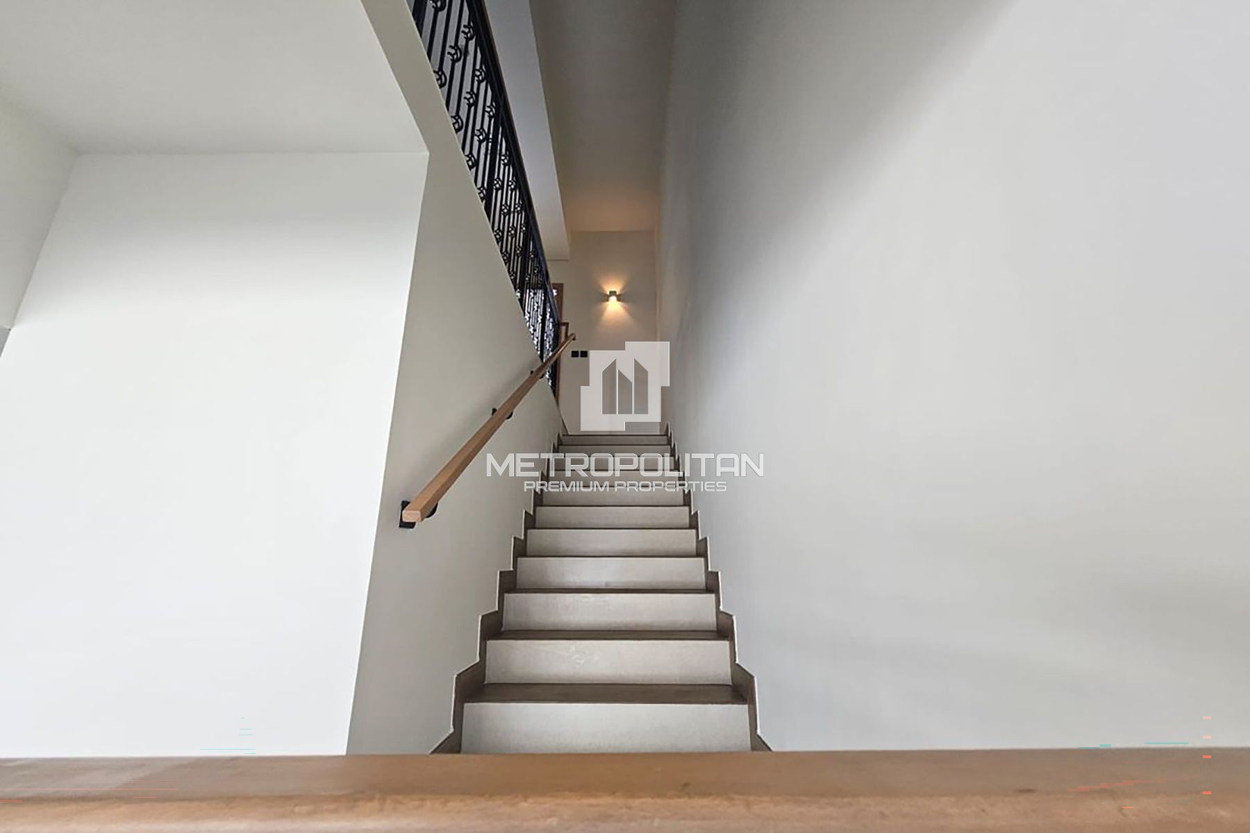 Brand New | Multiple Cheques | Private Garden