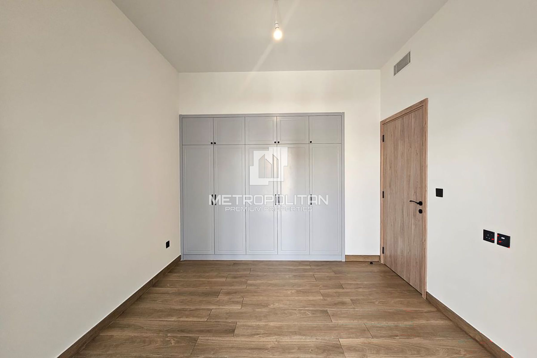 Brand New | Multiple Cheques | Private Garden