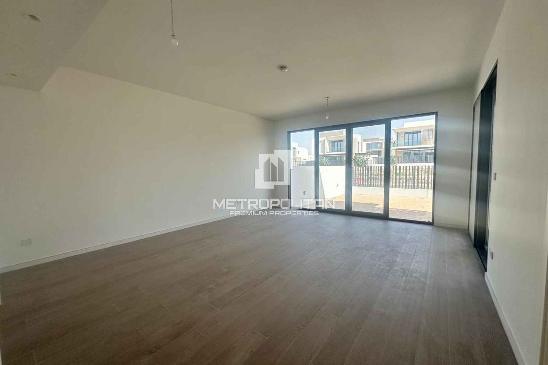 Снять таунхаус в Jebel Ali Village Townhouses, Jebel Ali - MPR-10737