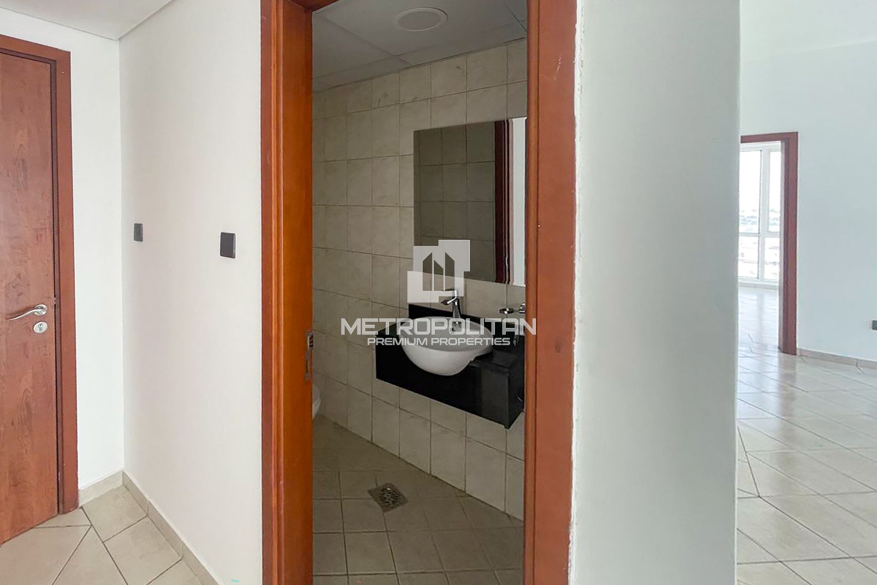 Flexible payment options, renovated, upgraded unit