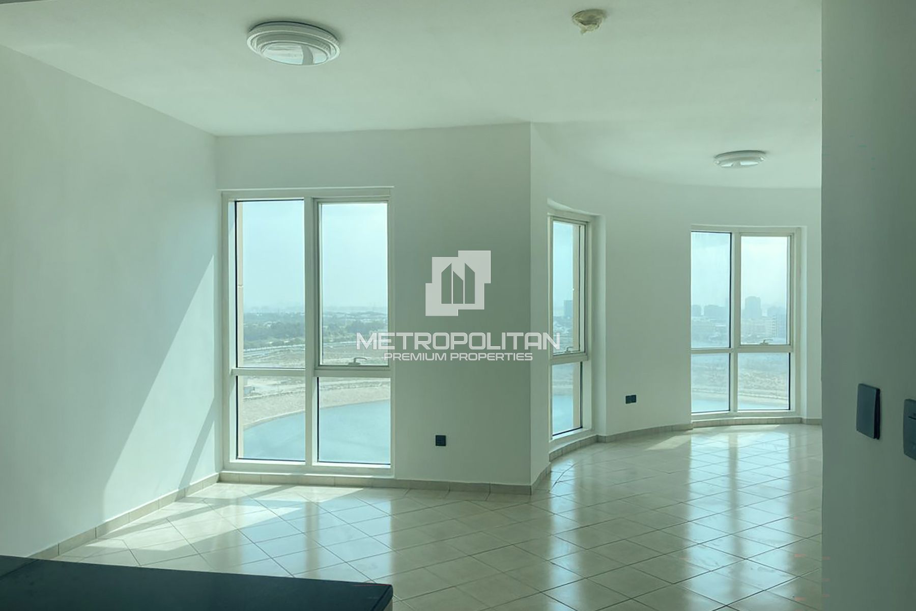 Flexible payment options, renovated, upgraded unit
