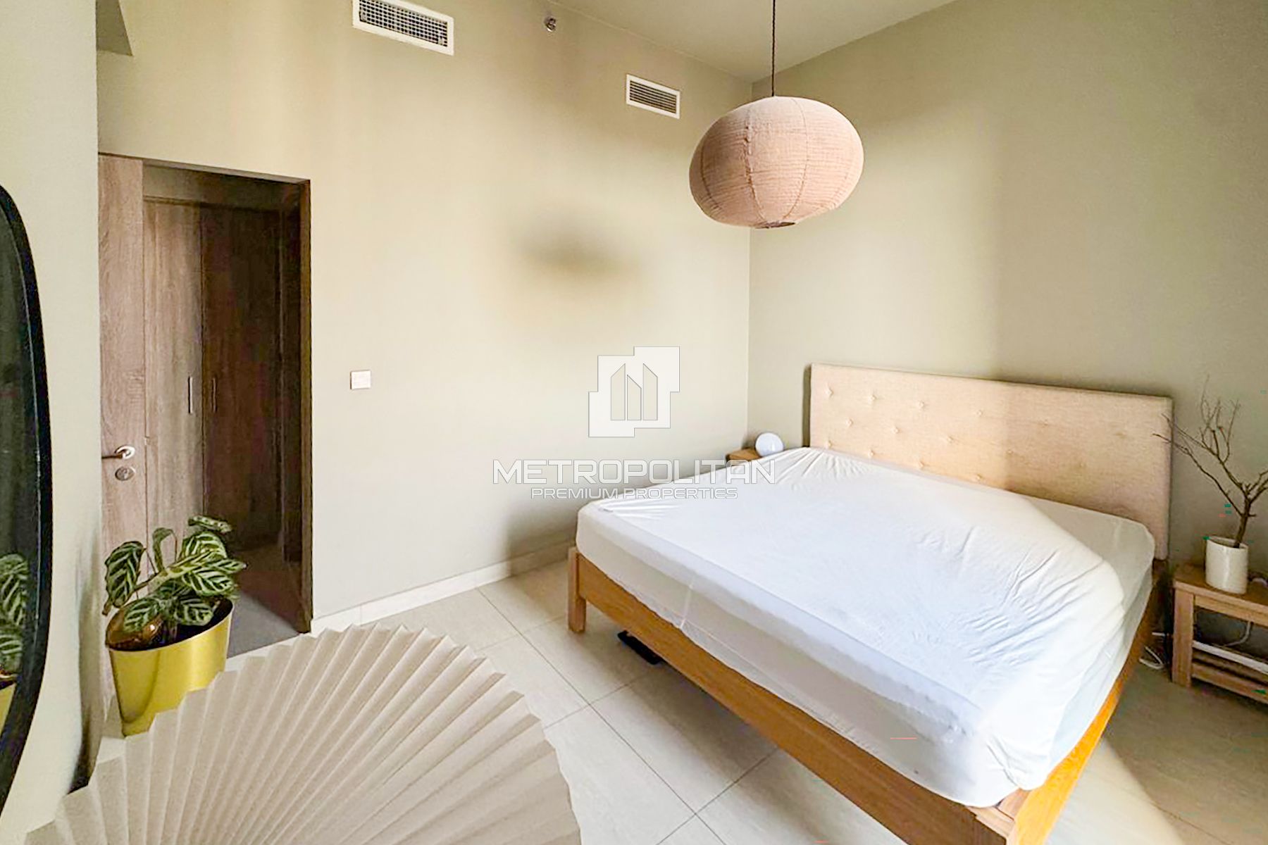 Premium Furnishing | Bright | Spacious Layout