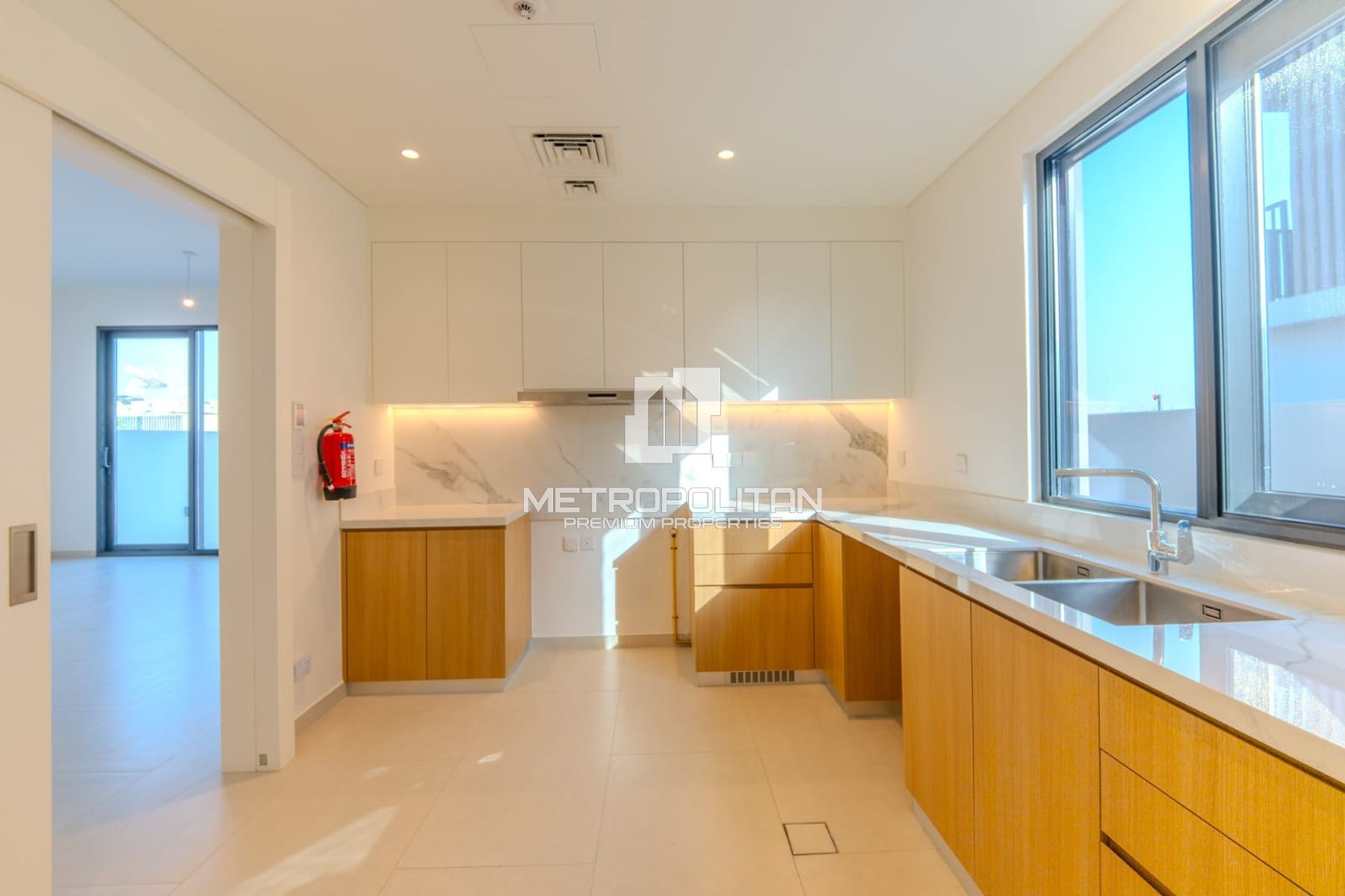 Снять таунхаус в Jebel Ali Village Townhouses, Jebel Ali - MPR-10750