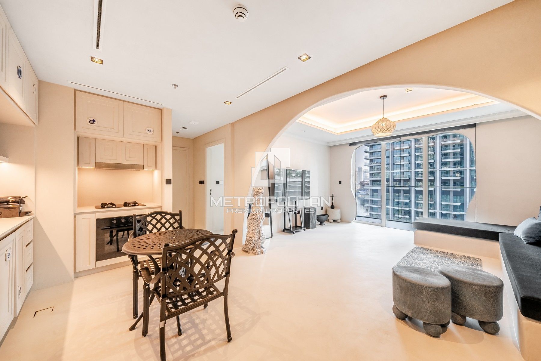 Elegantly Furnished| Beachfront Living | Sea View