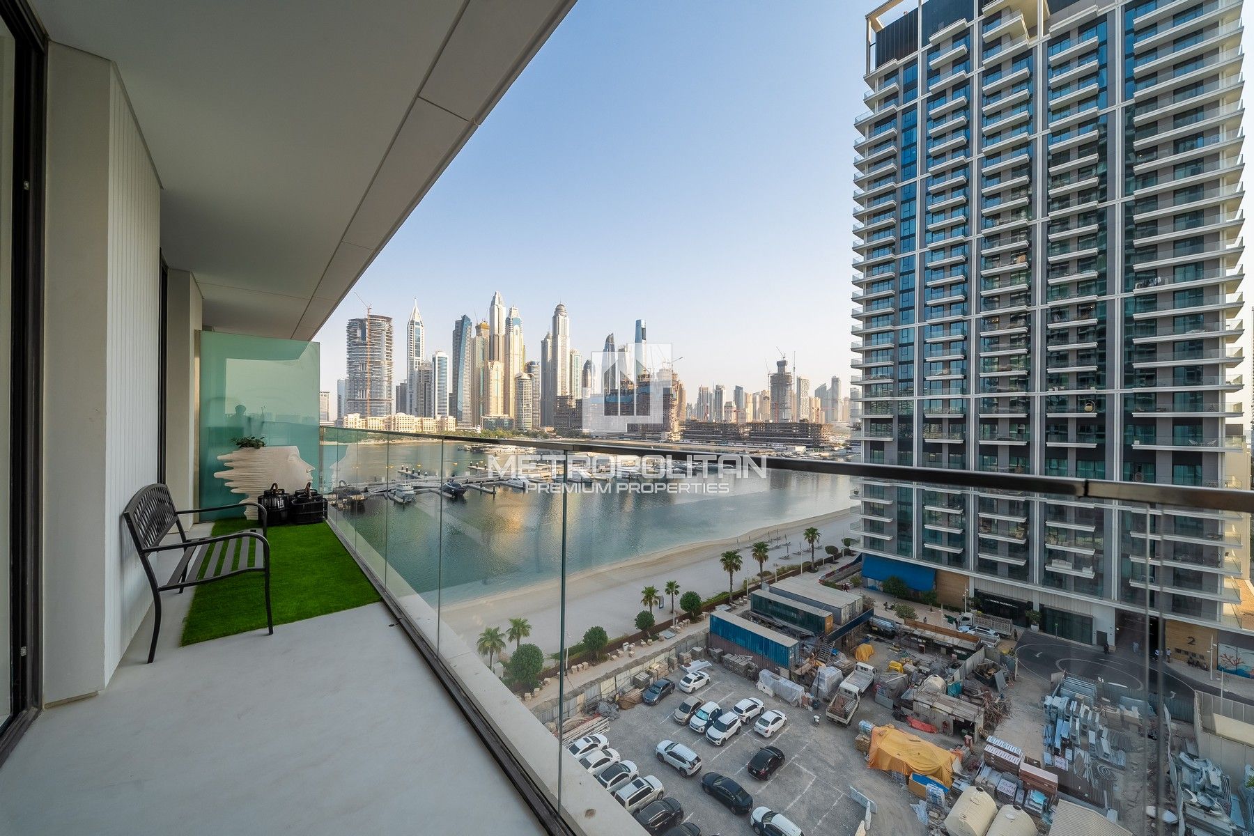 Elegantly Furnished| Beachfront Living | Sea View