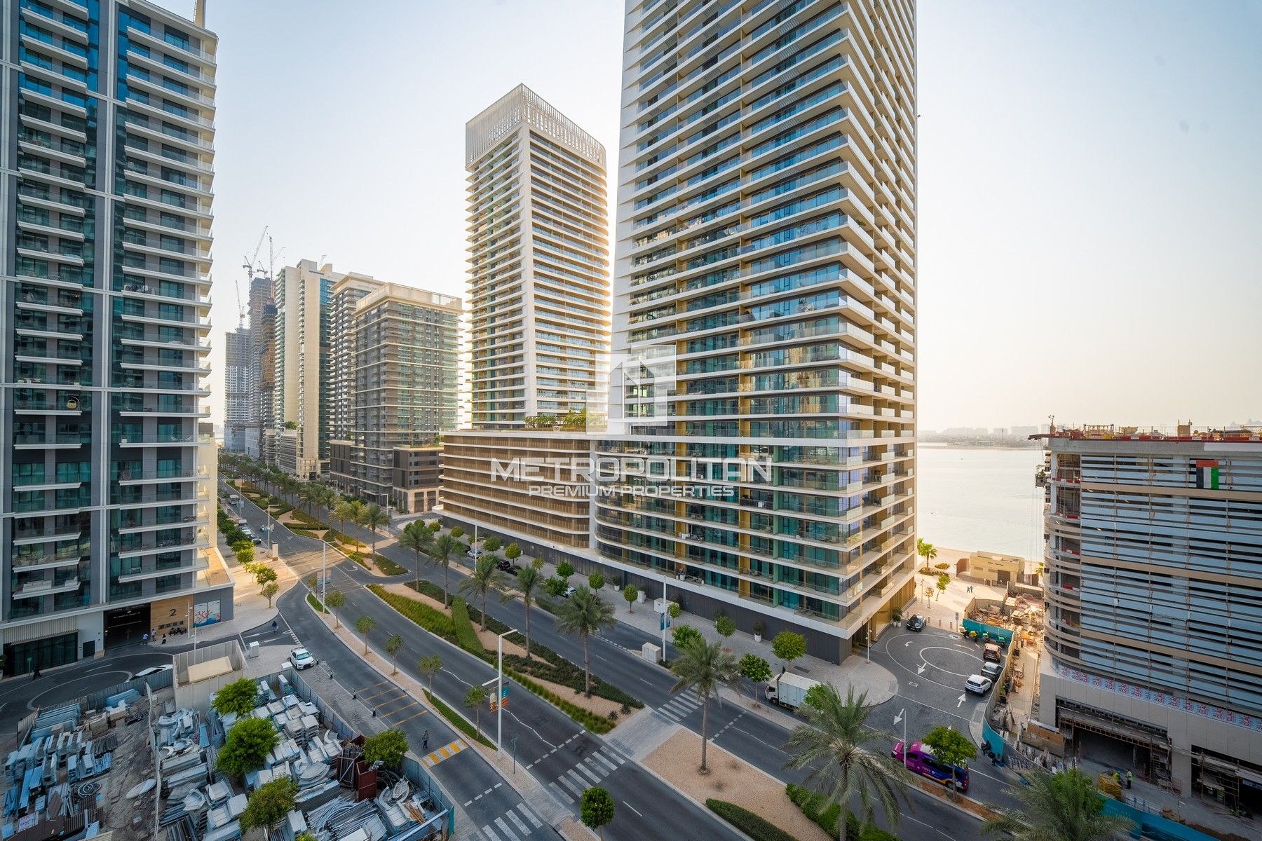 Elegantly Furnished| Beachfront Living | Sea View