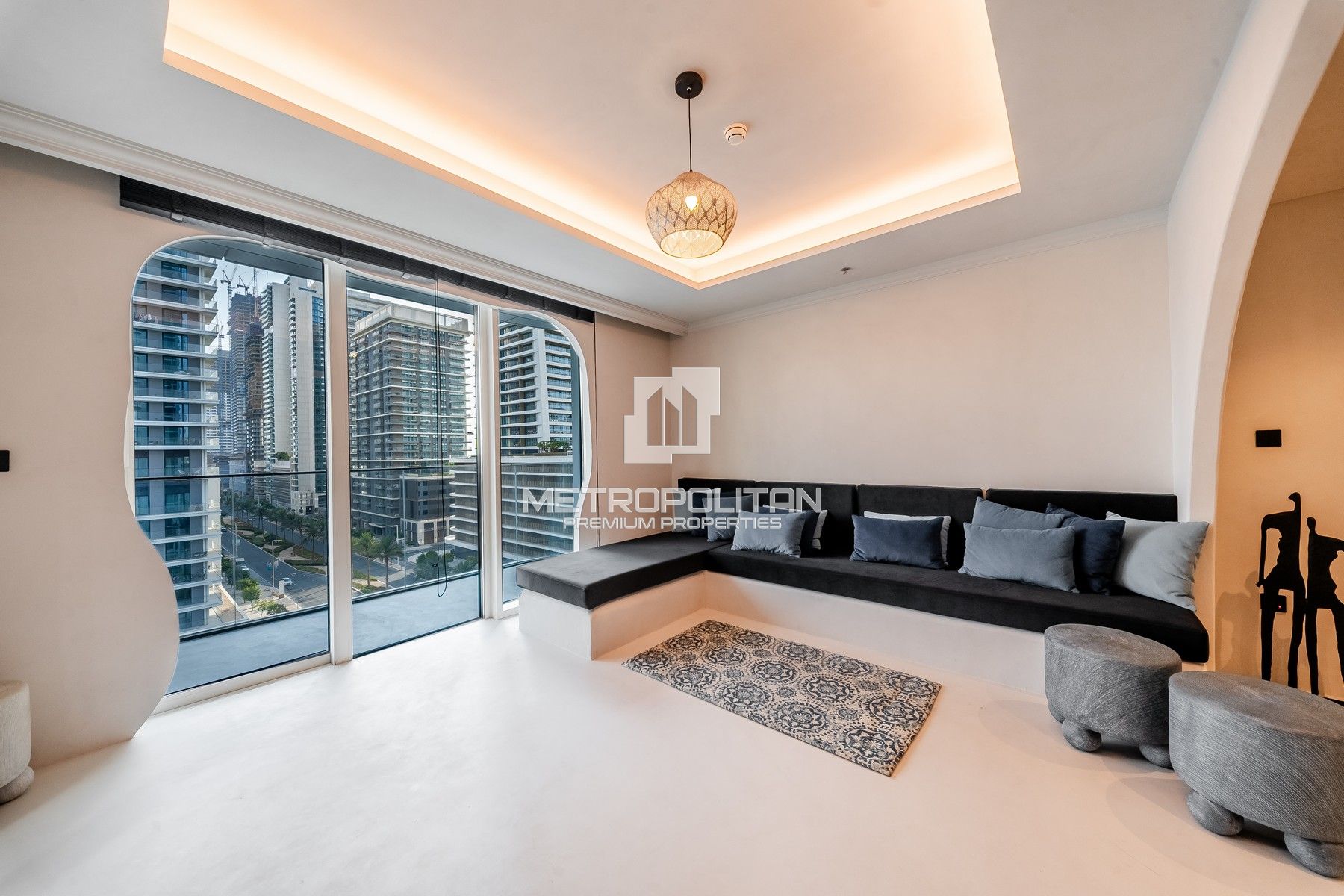 Elegantly Furnished| Beachfront Living | Sea View