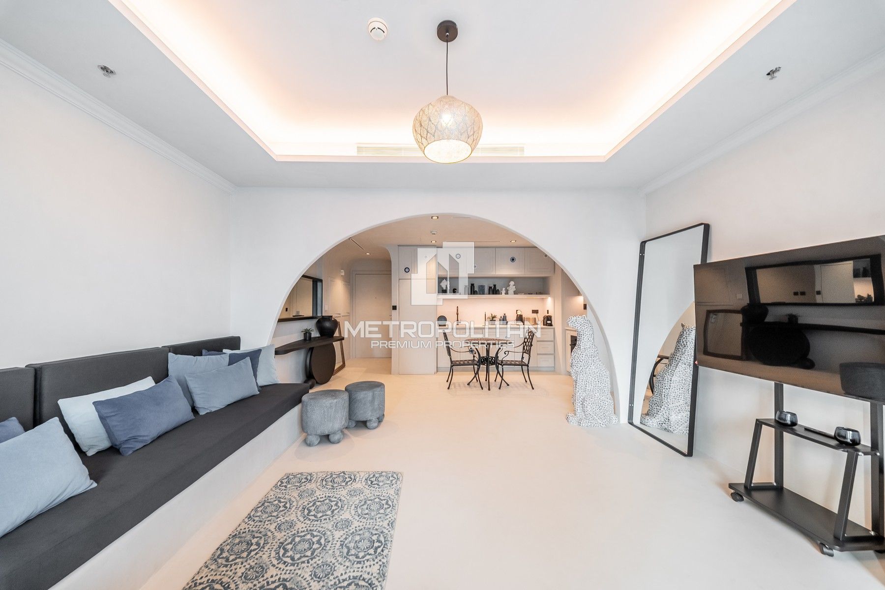 Elegantly Furnished| Beachfront Living | Sea View