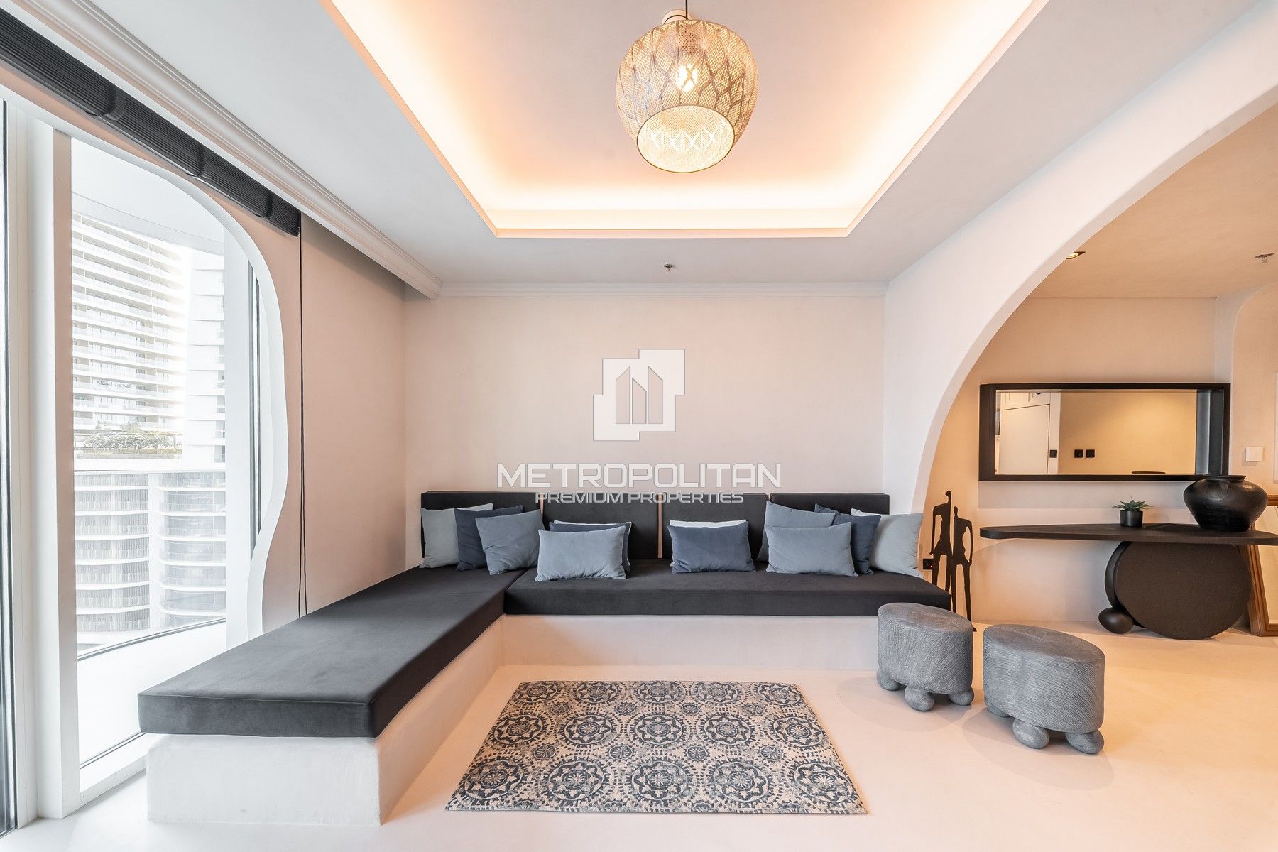 Elegantly Furnished| Beachfront Living | Sea View