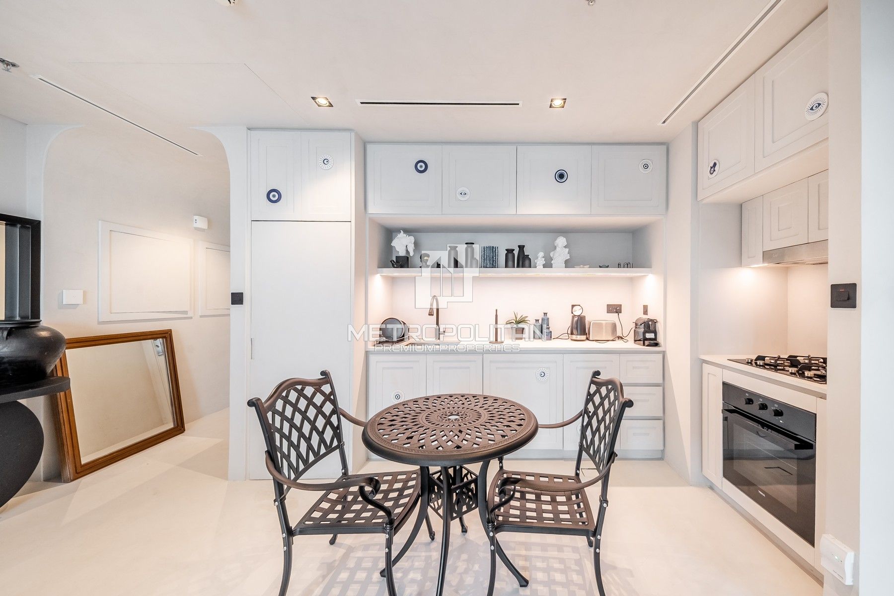 Elegantly Furnished| Beachfront Living | Sea View