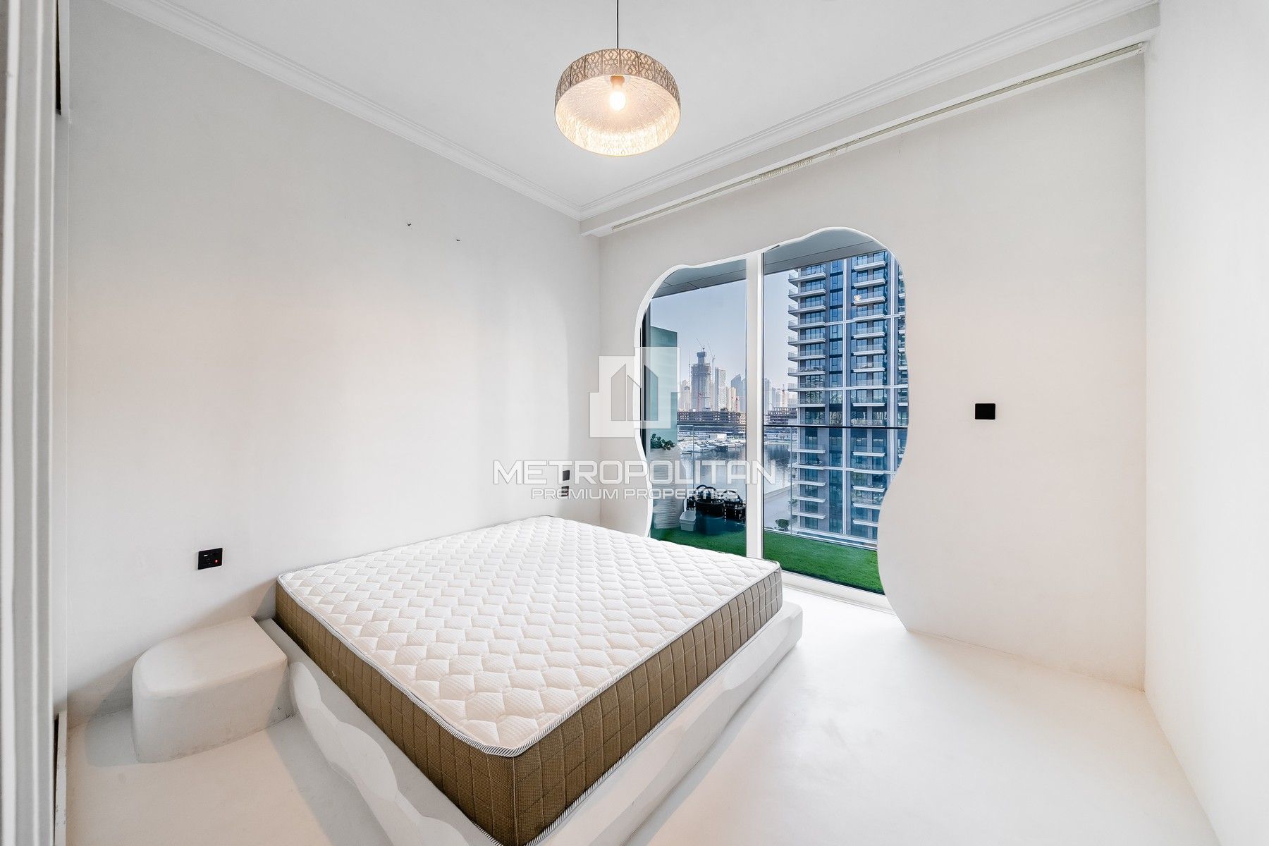 Elegantly Furnished| Beachfront Living | Sea View