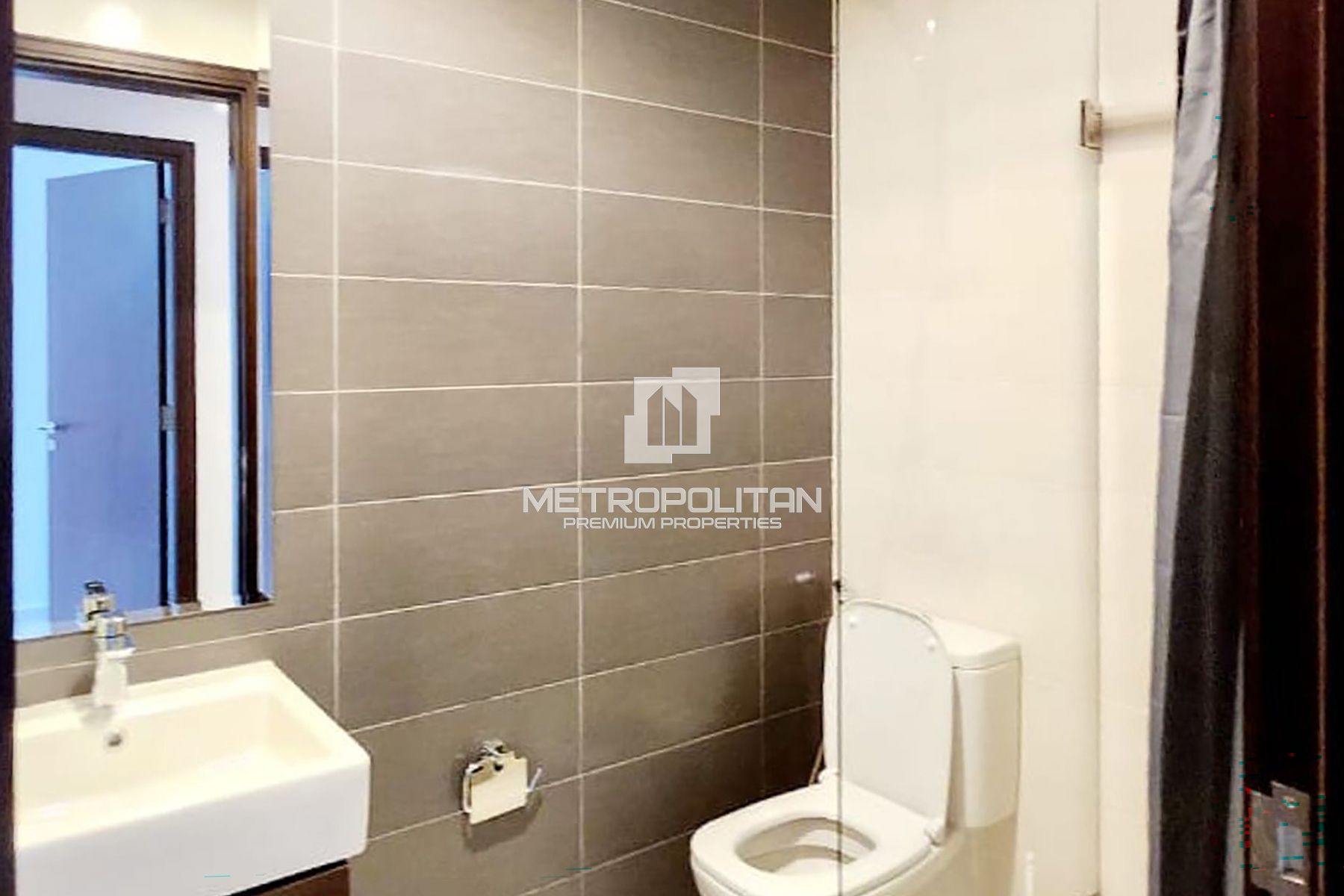 Upgraded | Single Row | End Corner | Vacant