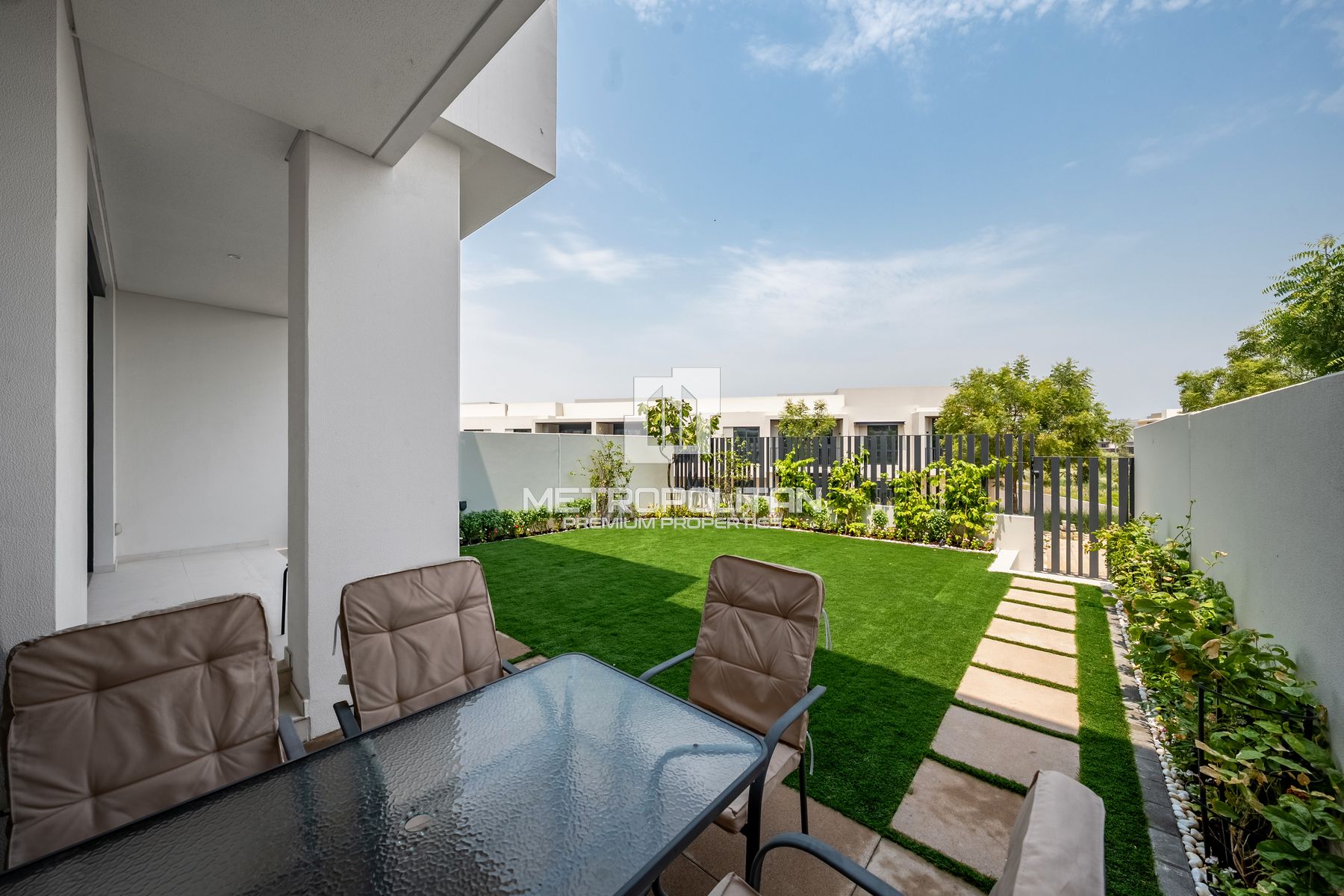 Spacious 3BR Townhouse | Middle Unit | Single Row