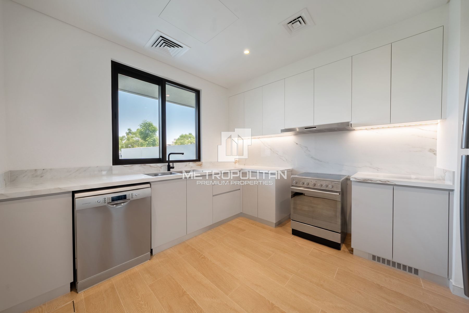 Spacious 3BR Townhouse | Middle Unit | Single Row