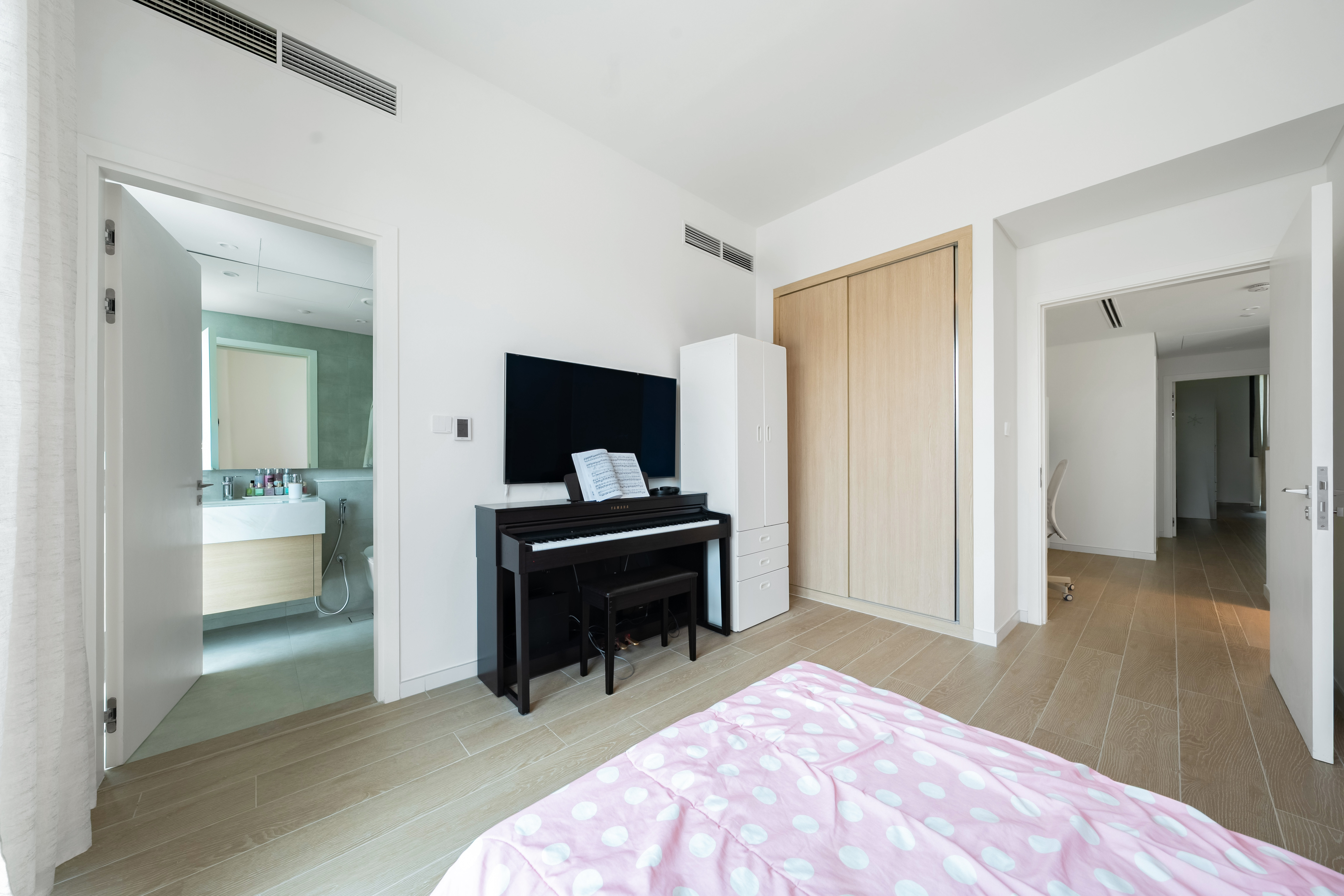 Spacious 3BR Townhouse | Middle Unit | Single Row