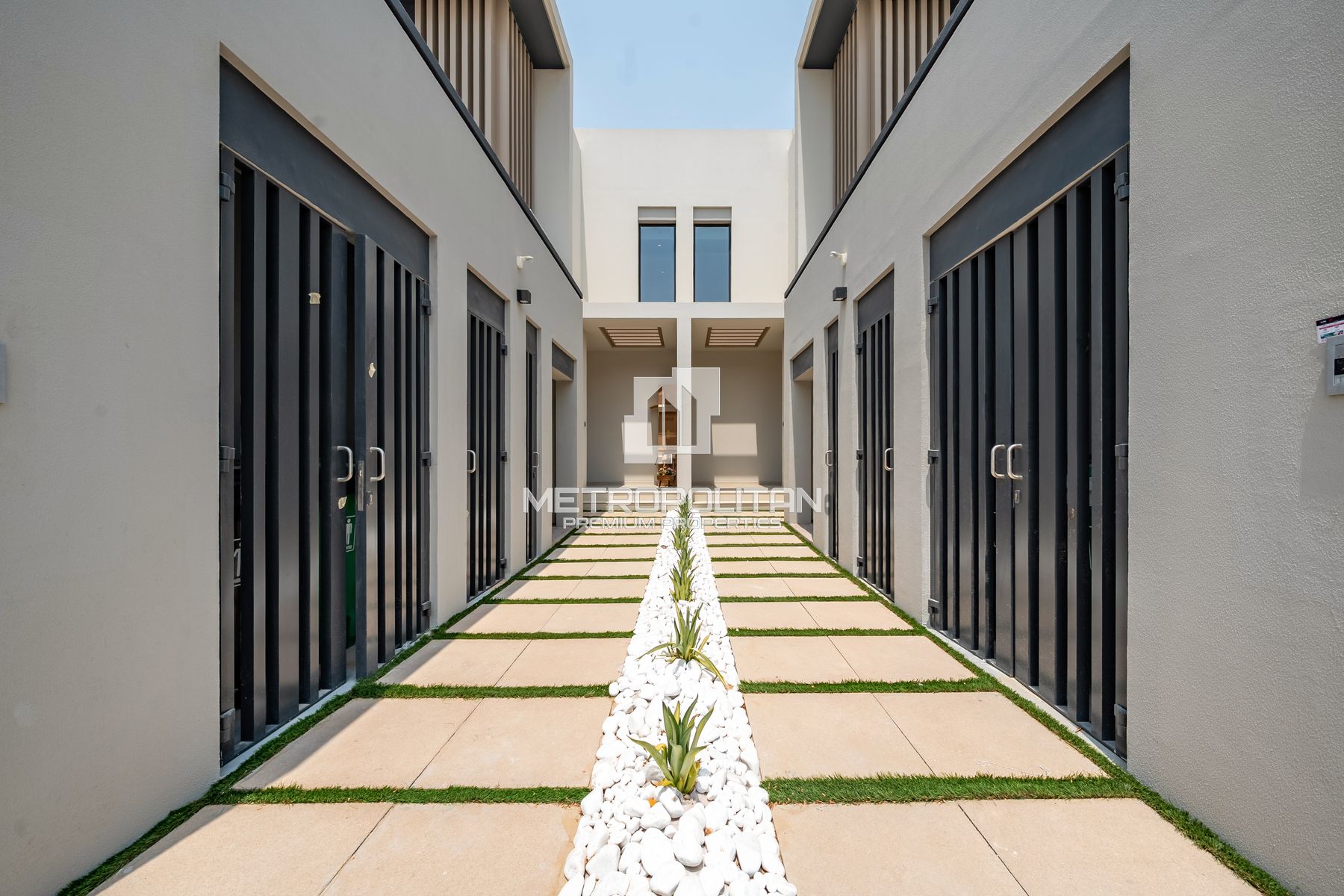 Spacious 3BR Townhouse | Middle Unit | Single Row