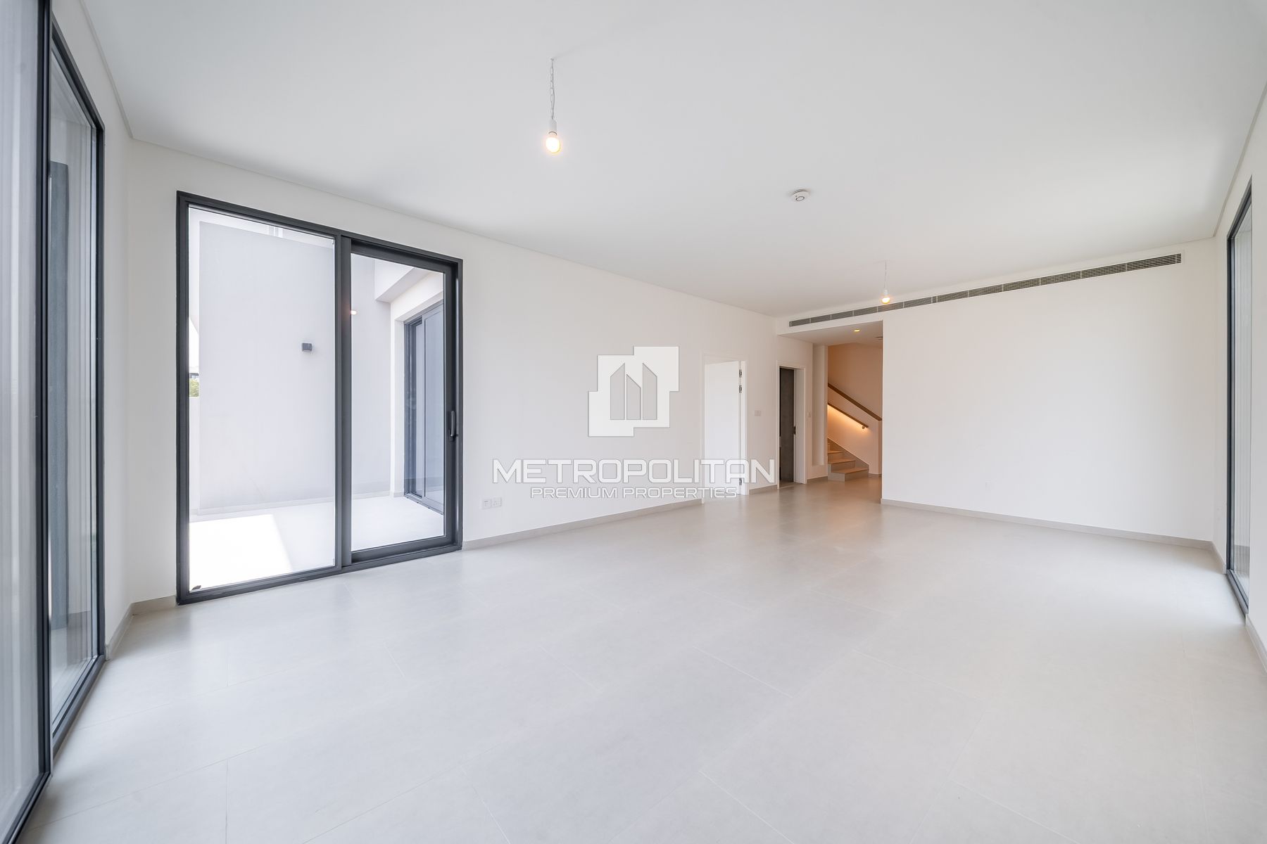 Spacious 4 BR+M | Landscaped Garden | End Unit