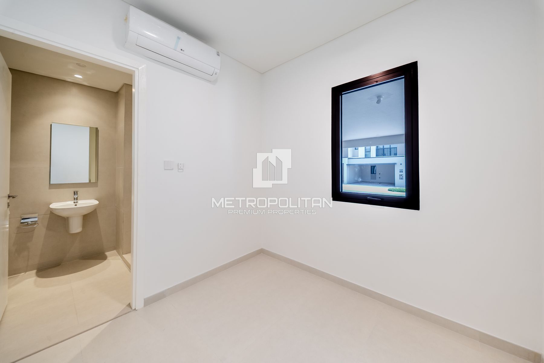 Spacious 4 BR+M | Landscaped Garden | End Unit