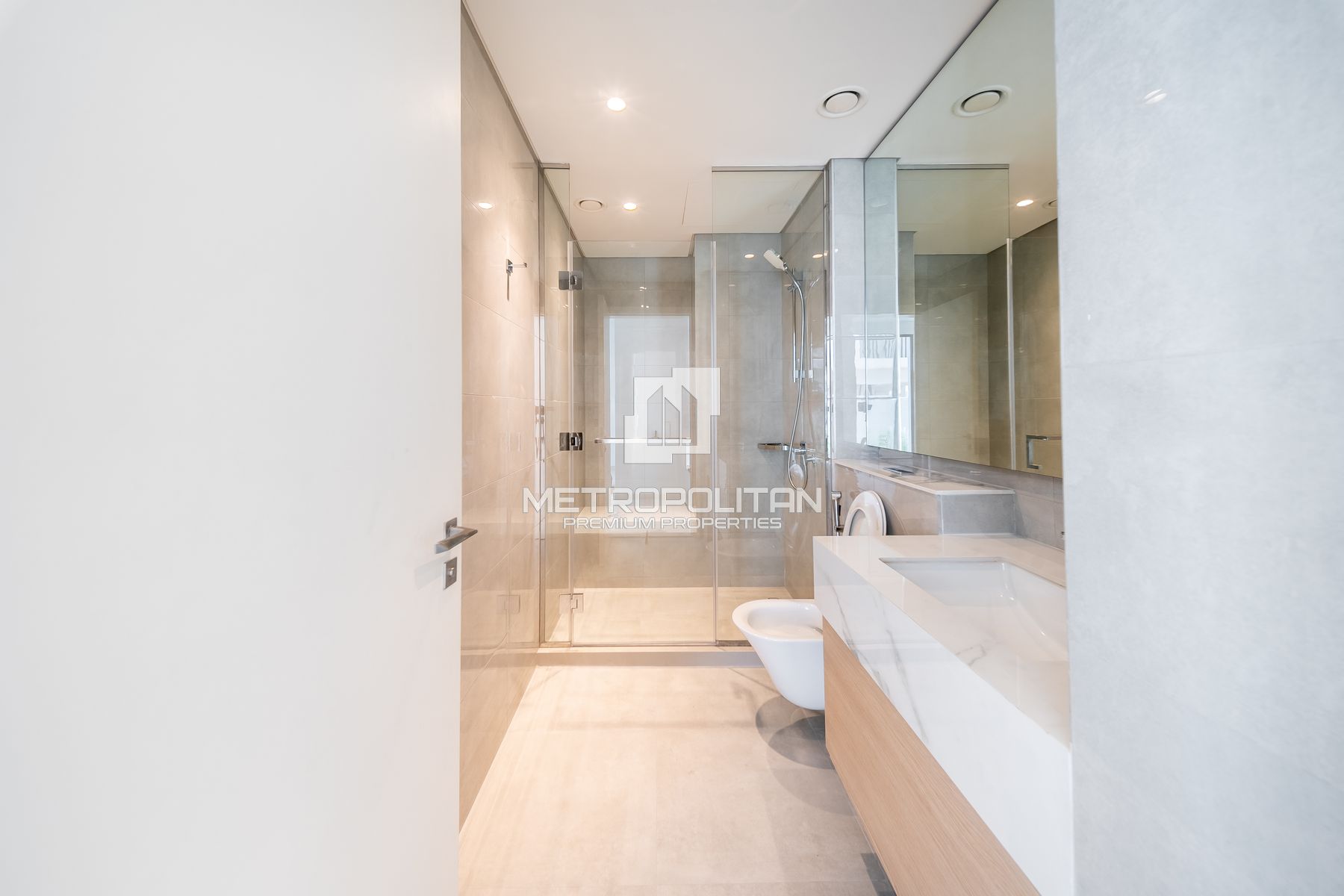 Spacious 4 BR+M | Landscaped Garden | End Unit