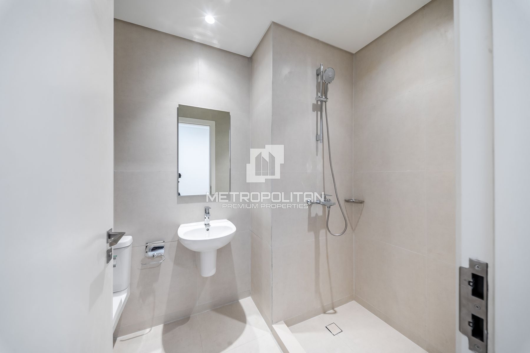 Spacious 4 BR+M | Landscaped Garden | End Unit